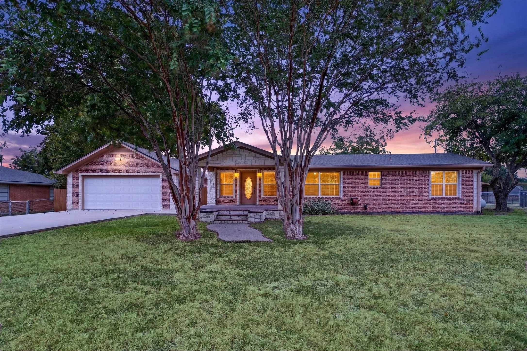 Single Family Residence For Sale in Mc Lennan County , 590 Bosque Lane, Mc Gregor, Texas 76657, 3 Bedroom, 2 Bathroom, 2 Garage spaces, 2,074 Sqft, built in 1965, mls#21394681, Real Estate Agent in Mc Gregor, Homes For Sale in Mc Lennan county, Homes For Sale in Mc Gregor, Realtor in Mc Gregor Texas, Real Estate Brokerage Independent Realty Texas, Luminita Cordes Realtor