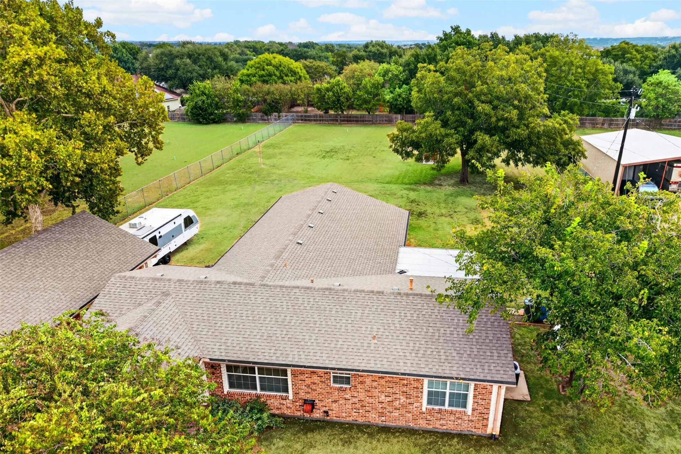 Single Family Residence For Sale in Mc Lennan County , 590 Bosque Lane, Mc Gregor, Texas 76657, 3 Bedroom, 2 Bathroom, 2 Garage spaces, 2,074 Sqft, built in 1965, mls#21394681, Real Estate Agent in Mc Gregor, Homes For Sale in Mc Lennan county, Homes For Sale in Mc Gregor, Realtor in Mc Gregor Texas, Real Estate Brokerage Independent Realty Texas, Luminita Cordes Realtor