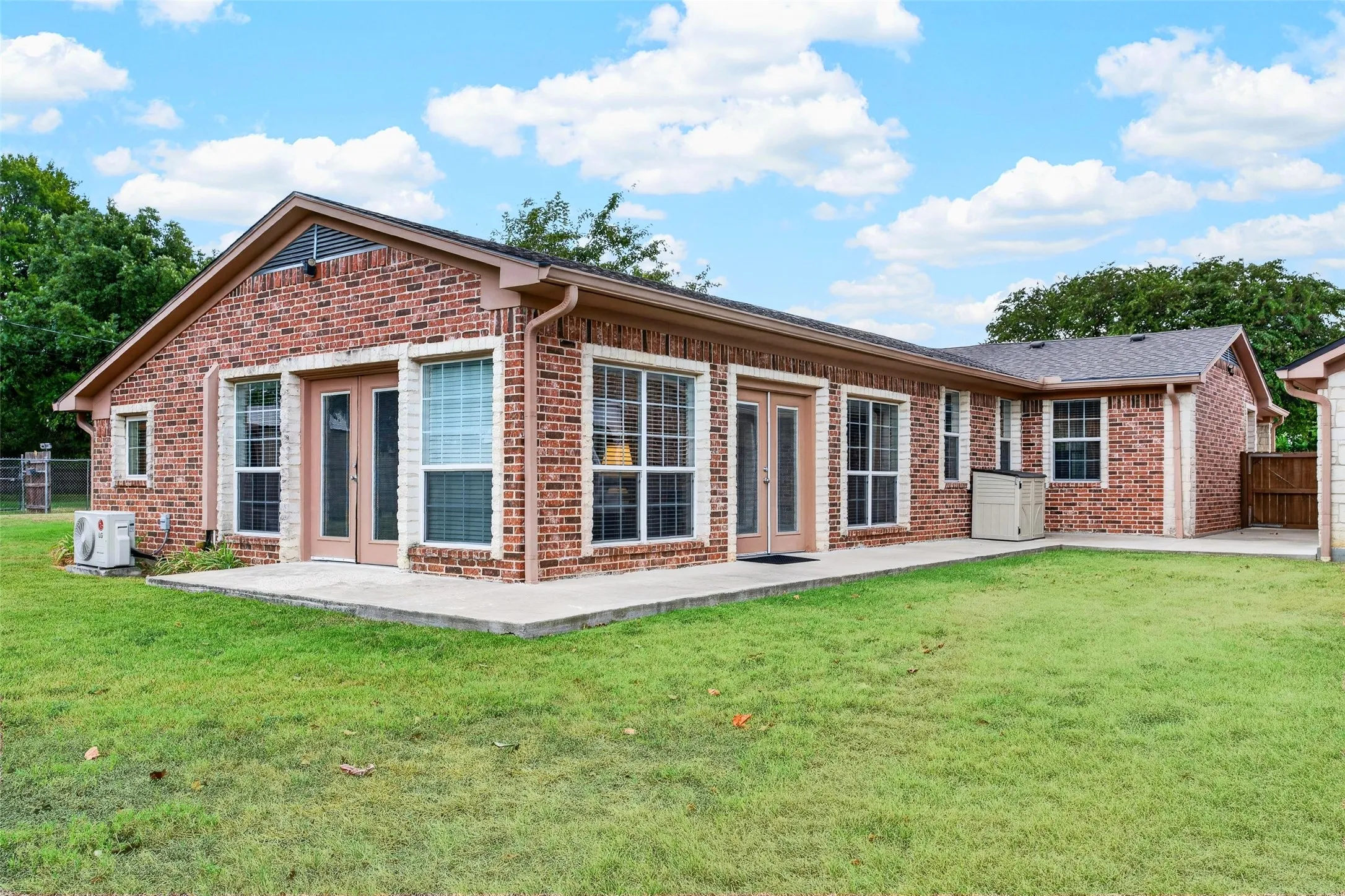 Single Family Residence For Sale in Mc Lennan County , 590 Bosque Lane, Mc Gregor, Texas 76657, 3 Bedroom, 2 Bathroom, 2 Garage spaces, 2,074 Sqft, built in 1965, mls#21394681, Real Estate Agent in Mc Gregor, Homes For Sale in Mc Lennan county, Homes For Sale in Mc Gregor, Realtor in Mc Gregor Texas, Real Estate Brokerage Independent Realty Texas, Luminita Cordes Realtor