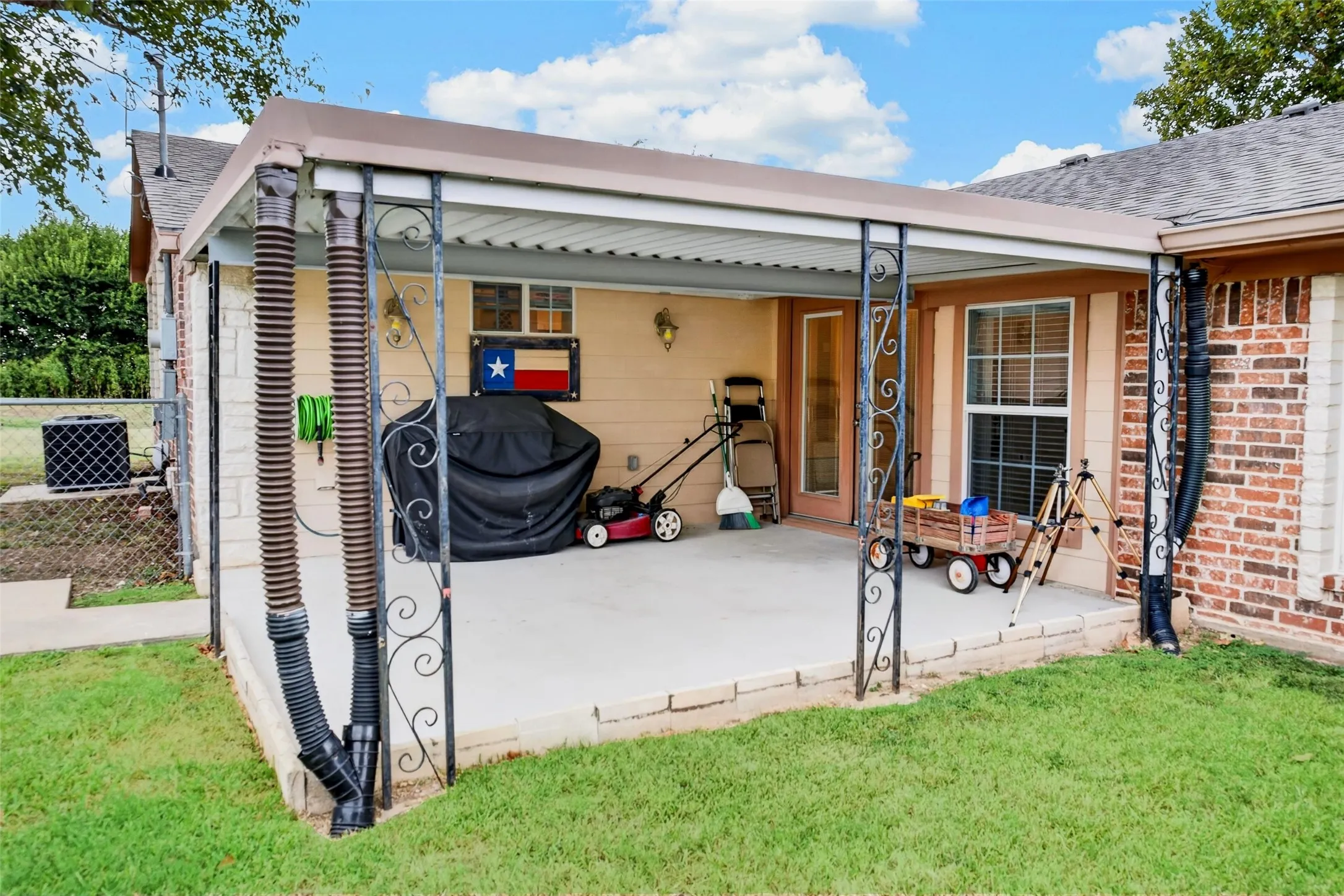Single Family Residence For Sale in Mc Lennan County , 590 Bosque Lane, Mc Gregor, Texas 76657, 3 Bedroom, 2 Bathroom, 2 Garage spaces, 2,074 Sqft, built in 1965, mls#21394681, Real Estate Agent in Mc Gregor, Homes For Sale in Mc Lennan county, Homes For Sale in Mc Gregor, Realtor in Mc Gregor Texas, Real Estate Brokerage Independent Realty Texas, Luminita Cordes Realtor