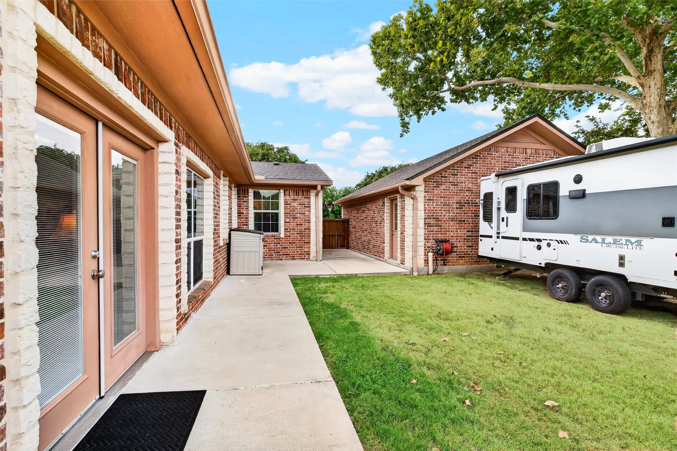 Single Family Residence For Sale in Mc Lennan County , 590 Bosque Lane, Mc Gregor, Texas 76657, 3 Bedroom, 2 Bathroom, 2 Garage spaces, 2,074 Sqft, built in 1965, mls#21394681, Real Estate Agent in Mc Gregor, Homes For Sale in Mc Lennan county, Homes For Sale in Mc Gregor, Realtor in Mc Gregor Texas, Real Estate Brokerage Independent Realty Texas, Luminita Cordes Realtor