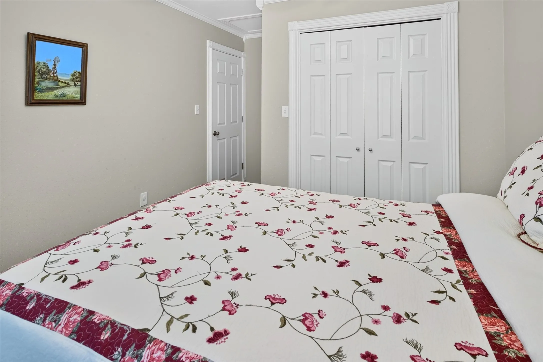 Guest bedroom #1