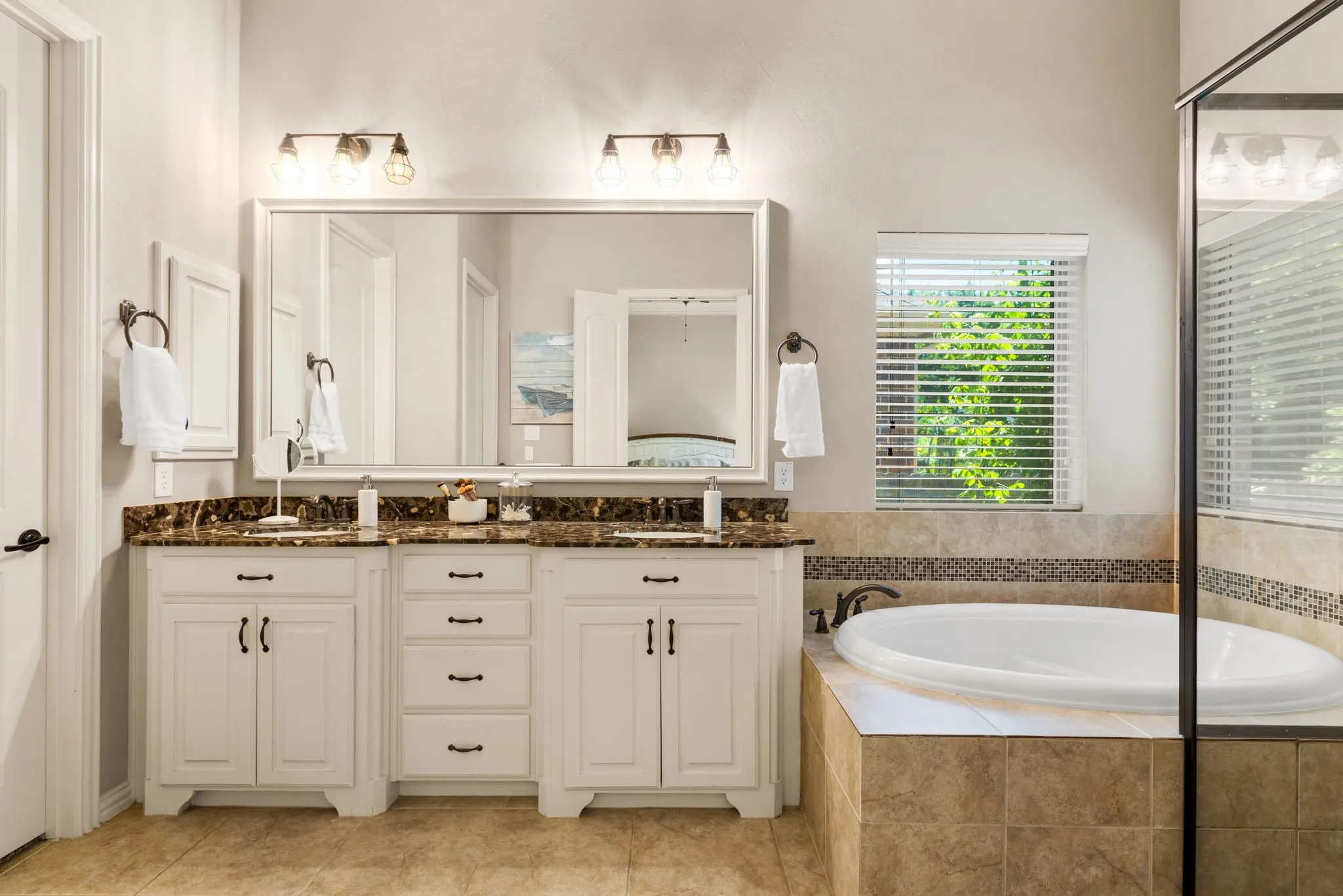 Single Family Residence For Sale in Collin County , 1417 Shenandoah Drive, Mc Kinney, Texas 75071, 4 Bedroom, 4 Bathroom, 2 Garage spaces, 3,233 Sqft, built in 2011, mls#21395116, Real Estate Agent in Mc Kinney, Homes For Sale in Collin county, Homes For Sale in Mc Kinney, Realtor in Mc Kinney Texas, Real Estate Brokerage Independent Realty Texas, Luminita Cordes Realtor