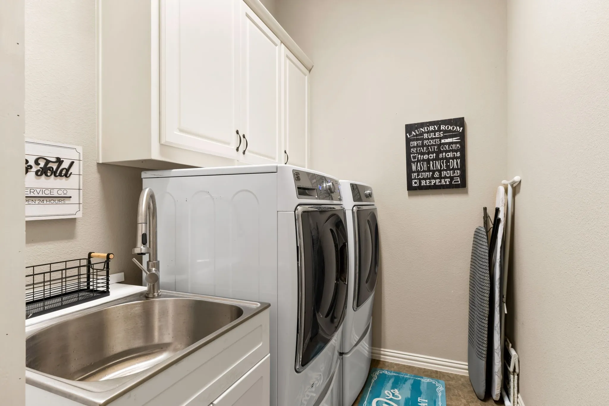 Single Family Residence For Sale in Collin County , 1417 Shenandoah Drive, Mc Kinney, Texas 75071, 4 Bedroom, 4 Bathroom, 2 Garage spaces, 3,233 Sqft, built in 2011, mls#21395116, Real Estate Agent in Mc Kinney, Homes For Sale in Collin county, Homes For Sale in Mc Kinney, Realtor in Mc Kinney Texas, Real Estate Brokerage Independent Realty Texas, Luminita Cordes Realtor