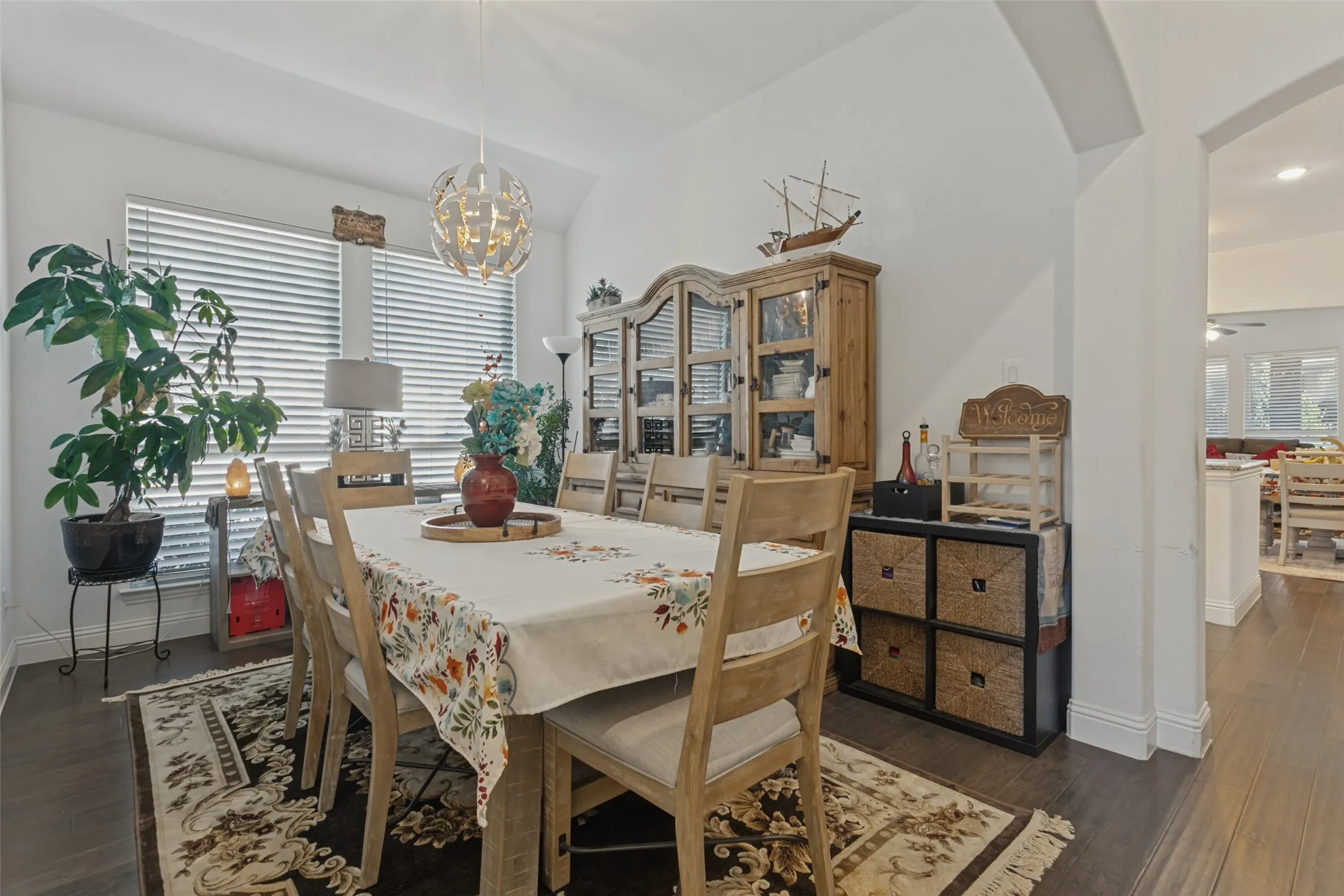 Single Family Residence For Sale in Denton County , 9401 Excursion Drive, Oak Point, Texas 75068, 3 Bedroom, 2 Bathroom, 3 Garage spaces, 2,171 Sqft, built in 2019, mls#21392431, Real Estate Agent in Oak Point, Homes For Sale in Denton county, Homes For Sale in Oak Point, Realtor in Oak Point Texas, Real Estate Brokerage Independent Realty Texas, Luminita Cordes Realtor