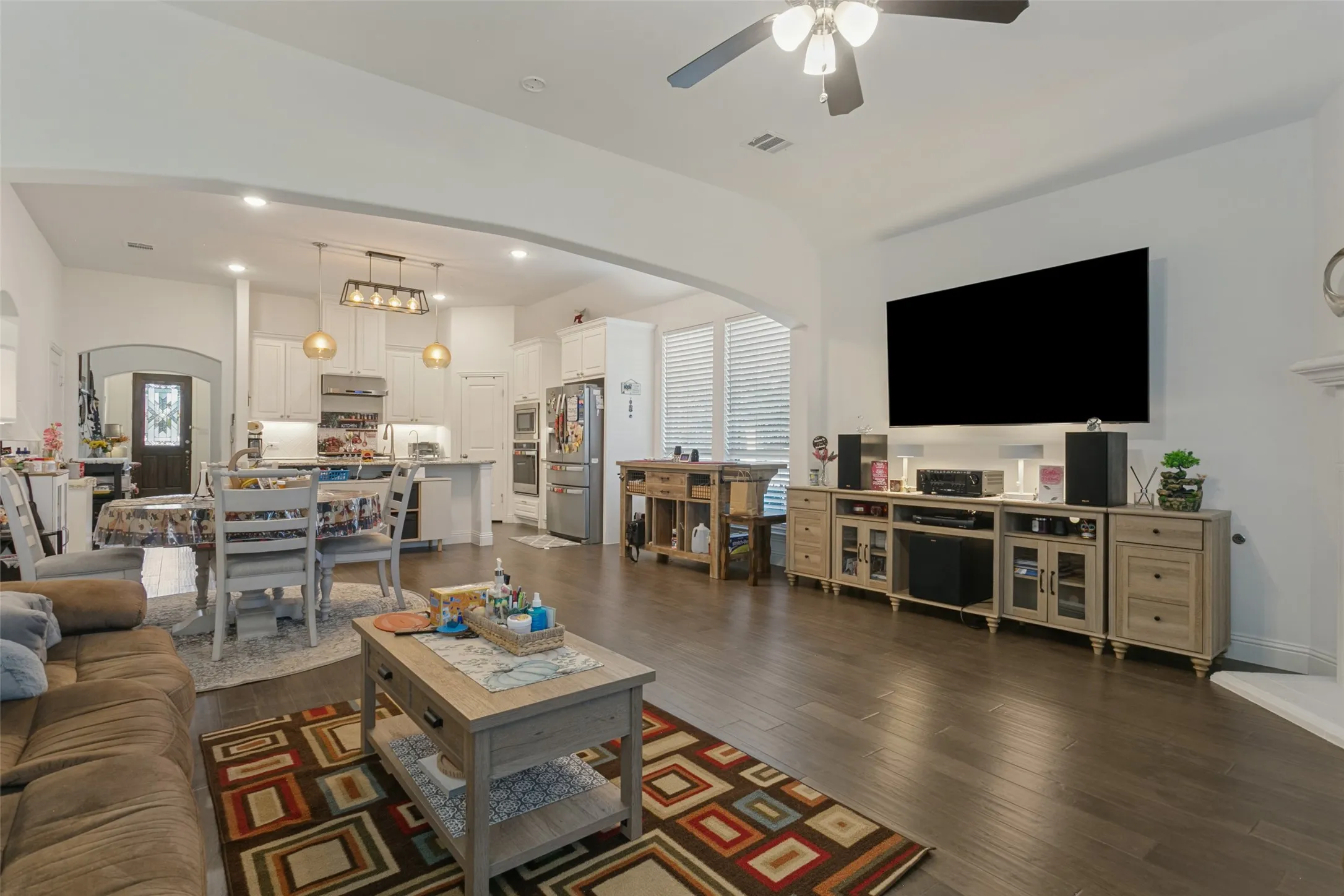 Single Family Residence For Sale in Denton County , 9401 Excursion Drive, Oak Point, Texas 75068, 3 Bedroom, 2 Bathroom, 3 Garage spaces, 2,171 Sqft, built in 2019, mls#21392431, Real Estate Agent in Oak Point, Homes For Sale in Denton county, Homes For Sale in Oak Point, Realtor in Oak Point Texas, Real Estate Brokerage Independent Realty Texas, Luminita Cordes Realtor