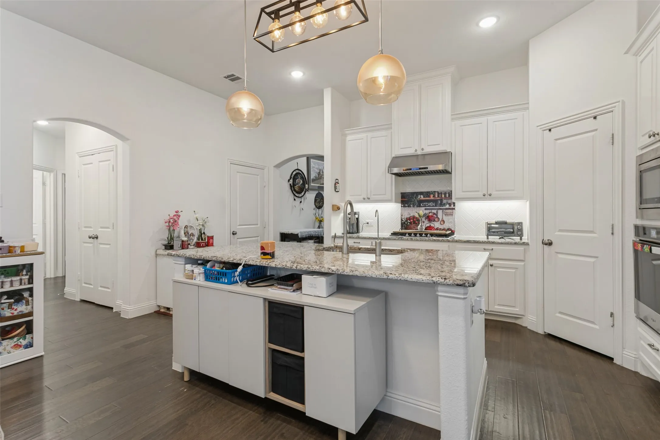 Single Family Residence For Sale in Denton County , 9401 Excursion Drive, Oak Point, Texas 75068, 3 Bedroom, 2 Bathroom, 3 Garage spaces, 2,171 Sqft, built in 2019, mls#21392431, Real Estate Agent in Oak Point, Homes For Sale in Denton county, Homes For Sale in Oak Point, Realtor in Oak Point Texas, Real Estate Brokerage Independent Realty Texas, Luminita Cordes Realtor