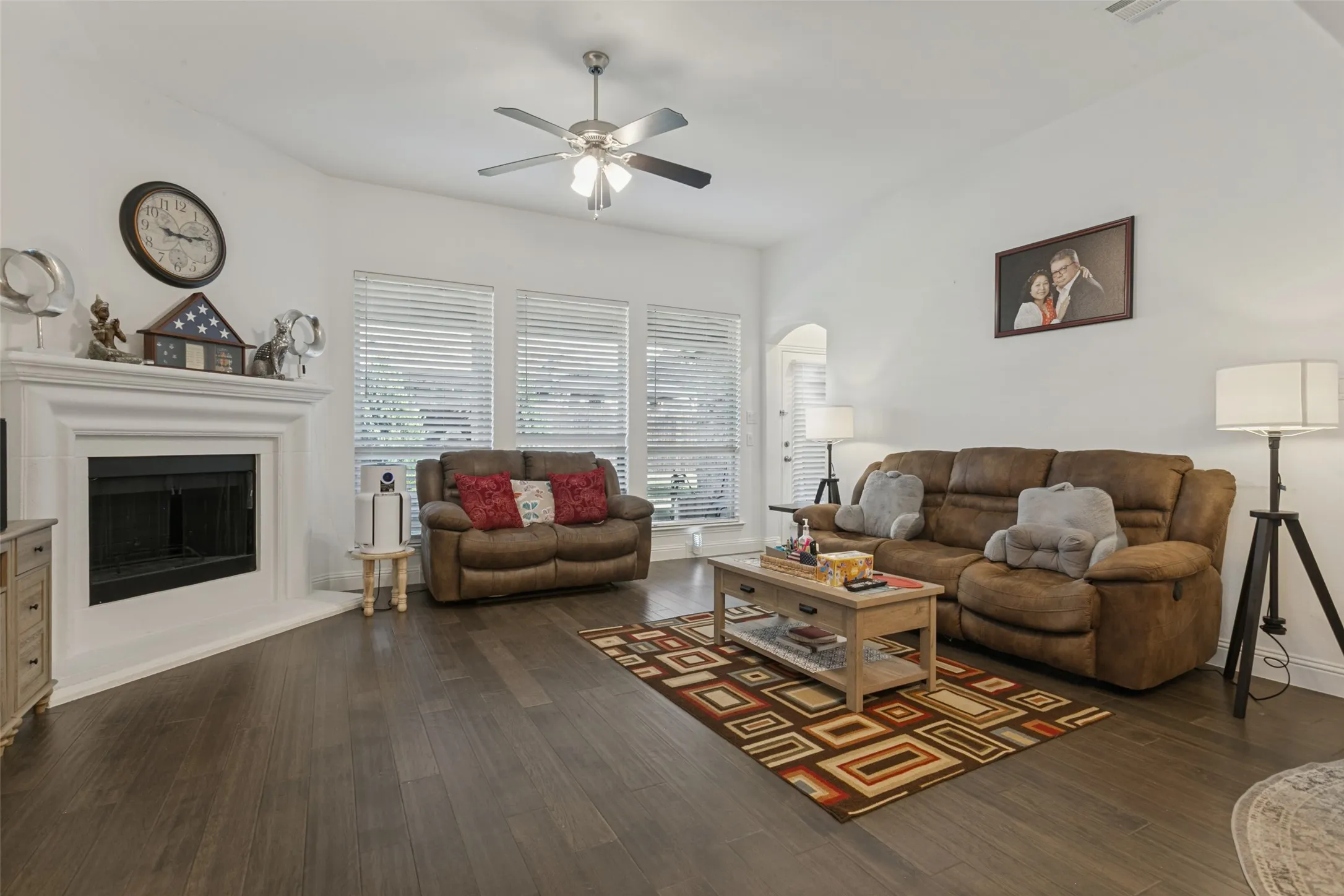 Single Family Residence For Sale in Denton County , 9401 Excursion Drive, Oak Point, Texas 75068, 3 Bedroom, 2 Bathroom, 3 Garage spaces, 2,171 Sqft, built in 2019, mls#21392431, Real Estate Agent in Oak Point, Homes For Sale in Denton county, Homes For Sale in Oak Point, Realtor in Oak Point Texas, Real Estate Brokerage Independent Realty Texas, Luminita Cordes Realtor