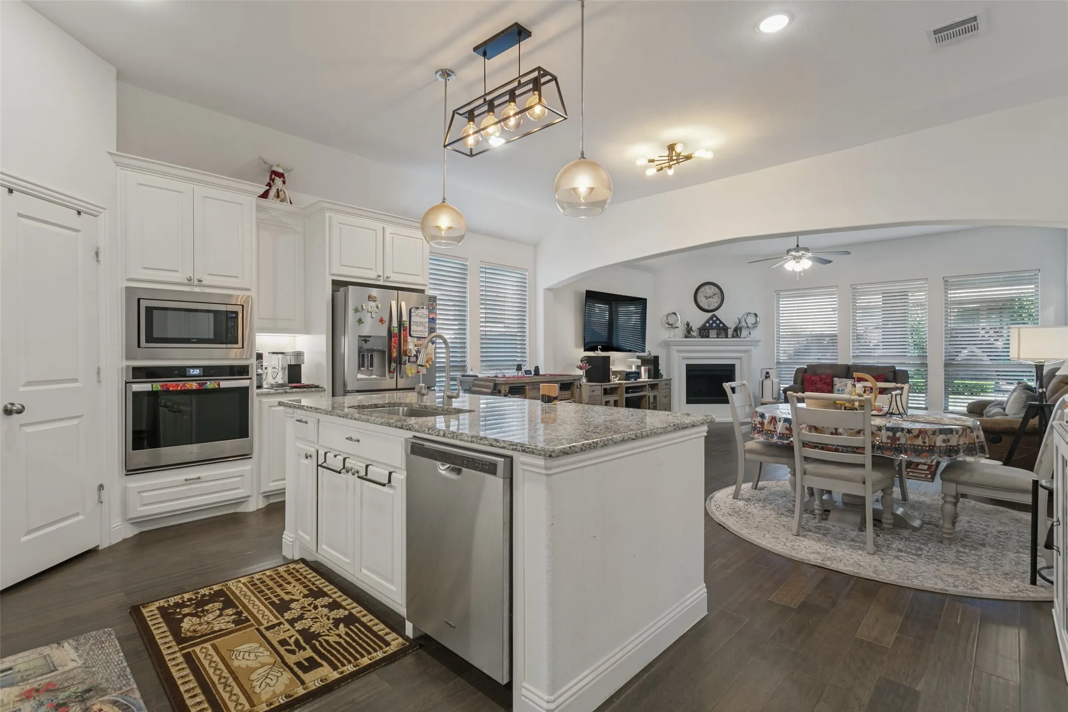 Single Family Residence For Sale in Denton County , 9401 Excursion Drive, Oak Point, Texas 75068, 3 Bedroom, 2 Bathroom, 3 Garage spaces, 2,171 Sqft, built in 2019, mls#21392431, Real Estate Agent in Oak Point, Homes For Sale in Denton county, Homes For Sale in Oak Point, Realtor in Oak Point Texas, Real Estate Brokerage Independent Realty Texas, Luminita Cordes Realtor