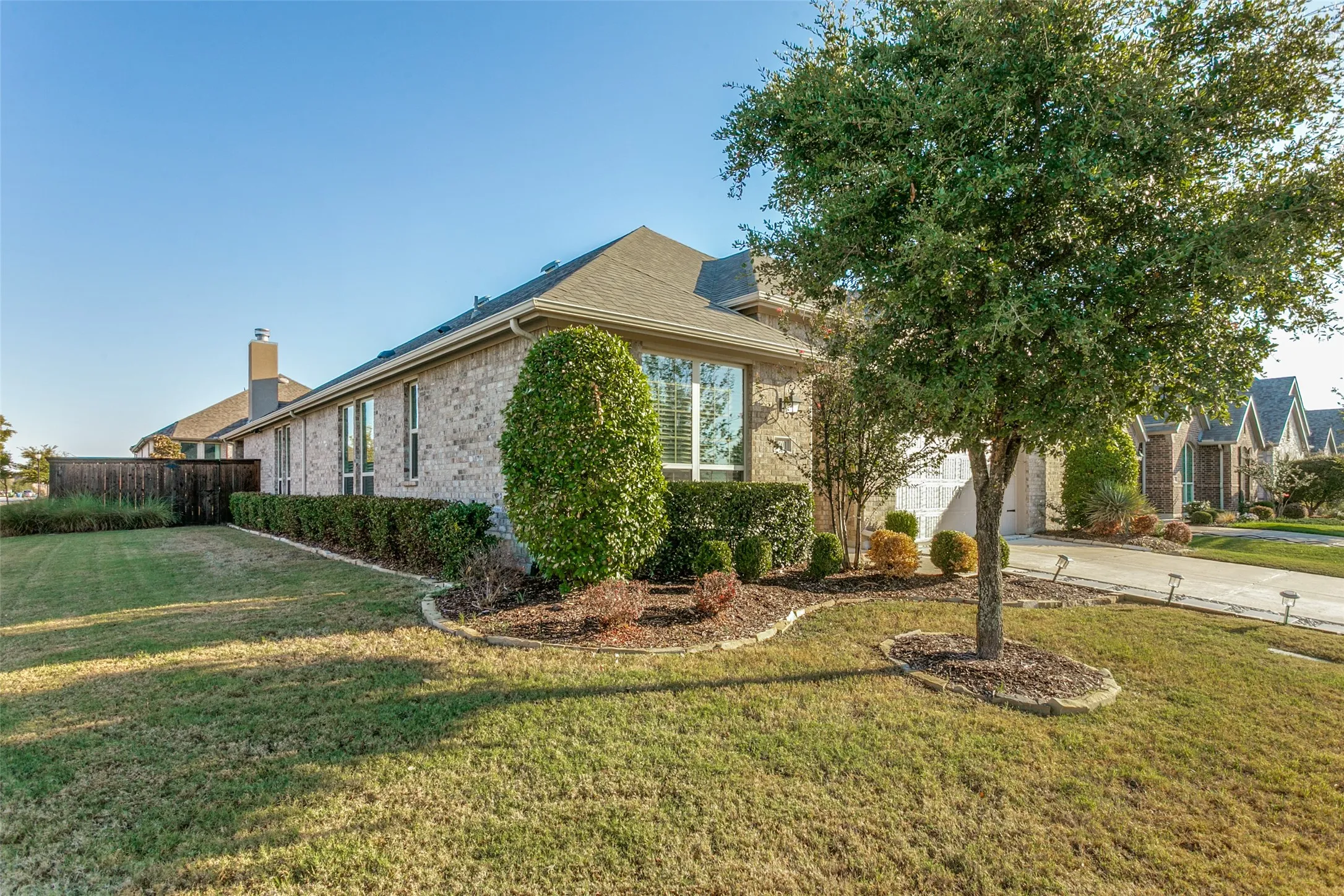 Single Family Residence For Sale in Denton County , 9401 Excursion Drive, Oak Point, Texas 75068, 3 Bedroom, 2 Bathroom, 3 Garage spaces, 2,171 Sqft, built in 2019, mls#21392431, Real Estate Agent in Oak Point, Homes For Sale in Denton county, Homes For Sale in Oak Point, Realtor in Oak Point Texas, Real Estate Brokerage Independent Realty Texas, Luminita Cordes Realtor