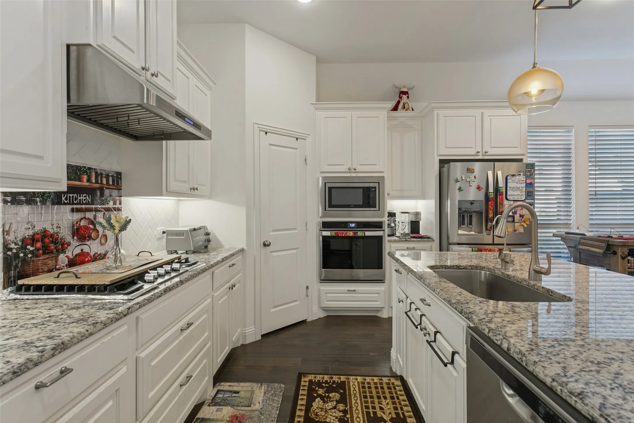 Single Family Residence For Sale in Denton County , 9401 Excursion Drive, Oak Point, Texas 75068, 3 Bedroom, 2 Bathroom, 3 Garage spaces, 2,171 Sqft, built in 2019, mls#21392431, Real Estate Agent in Oak Point, Homes For Sale in Denton county, Homes For Sale in Oak Point, Realtor in Oak Point Texas, Real Estate Brokerage Independent Realty Texas, Luminita Cordes Realtor