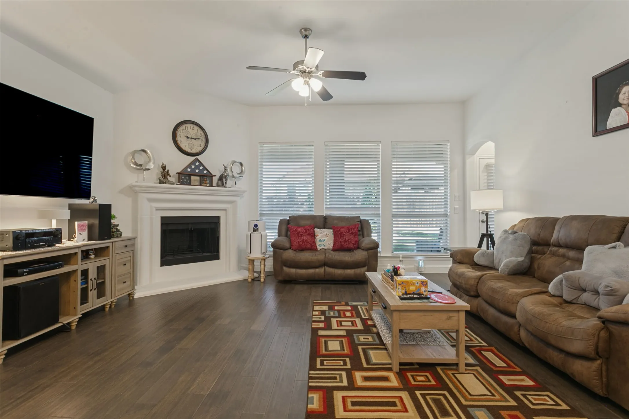 Single Family Residence For Sale in Denton County , 9401 Excursion Drive, Oak Point, Texas 75068, 3 Bedroom, 2 Bathroom, 3 Garage spaces, 2,171 Sqft, built in 2019, mls#21392431, Real Estate Agent in Oak Point, Homes For Sale in Denton county, Homes For Sale in Oak Point, Realtor in Oak Point Texas, Real Estate Brokerage Independent Realty Texas, Luminita Cordes Realtor