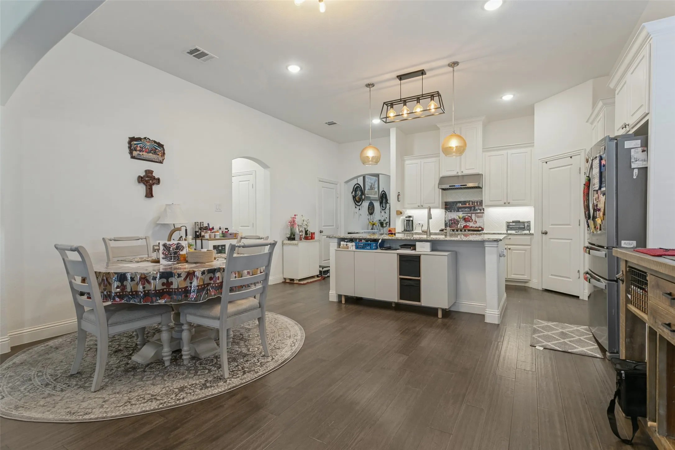Single Family Residence For Sale in Denton County , 9401 Excursion Drive, Oak Point, Texas 75068, 3 Bedroom, 2 Bathroom, 3 Garage spaces, 2,171 Sqft, built in 2019, mls#21392431, Real Estate Agent in Oak Point, Homes For Sale in Denton county, Homes For Sale in Oak Point, Realtor in Oak Point Texas, Real Estate Brokerage Independent Realty Texas, Luminita Cordes Realtor