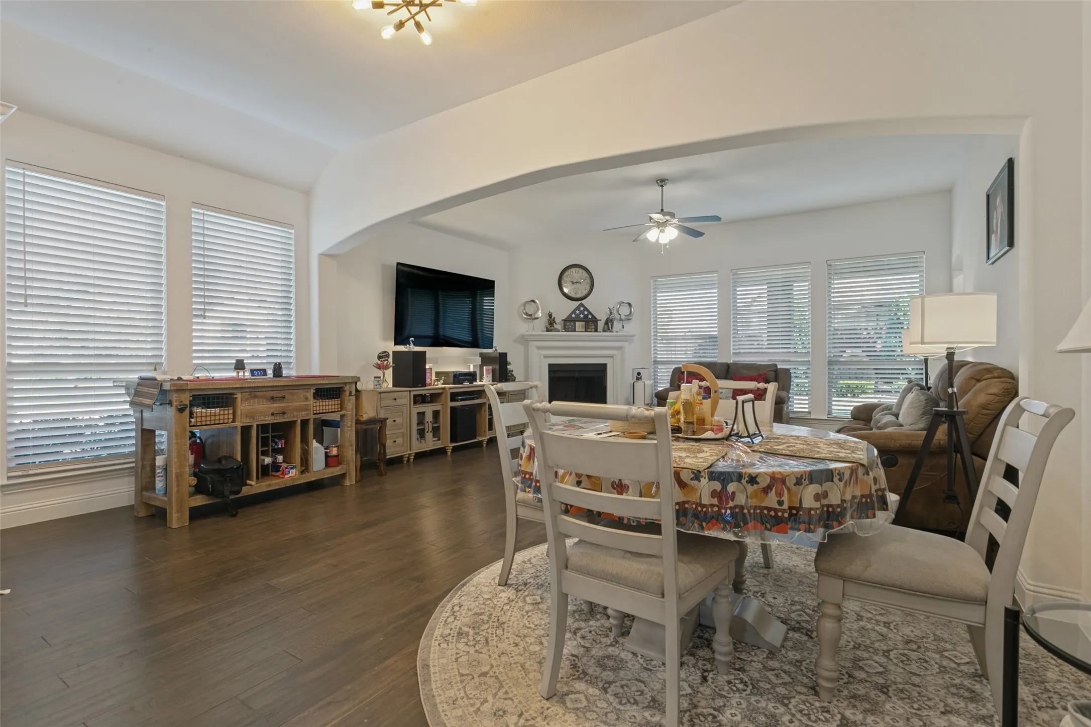 Single Family Residence For Sale in Denton County , 9401 Excursion Drive, Oak Point, Texas 75068, 3 Bedroom, 2 Bathroom, 3 Garage spaces, 2,171 Sqft, built in 2019, mls#21392431, Real Estate Agent in Oak Point, Homes For Sale in Denton county, Homes For Sale in Oak Point, Realtor in Oak Point Texas, Real Estate Brokerage Independent Realty Texas, Luminita Cordes Realtor