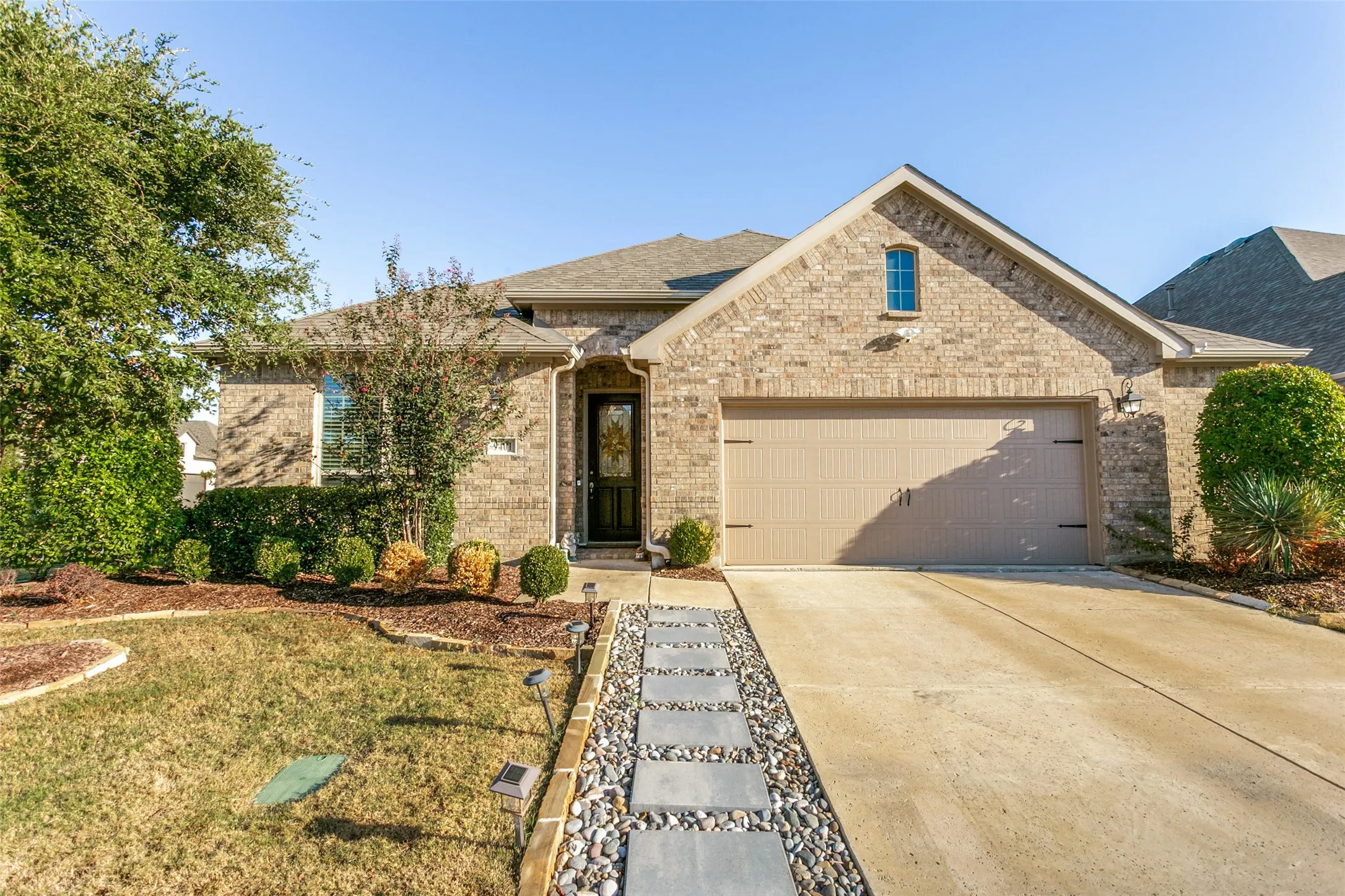 Single Family Residence For Sale in Denton County , 9401 Excursion Drive, Oak Point, Texas 75068, 3 Bedroom, 2 Bathroom, 3 Garage spaces, 2,171 Sqft, built in 2019, mls#21392431, Real Estate Agent in Oak Point, Homes For Sale in Denton county, Homes For Sale in Oak Point, Realtor in Oak Point Texas, Real Estate Brokerage Independent Realty Texas, Luminita Cordes Realtor