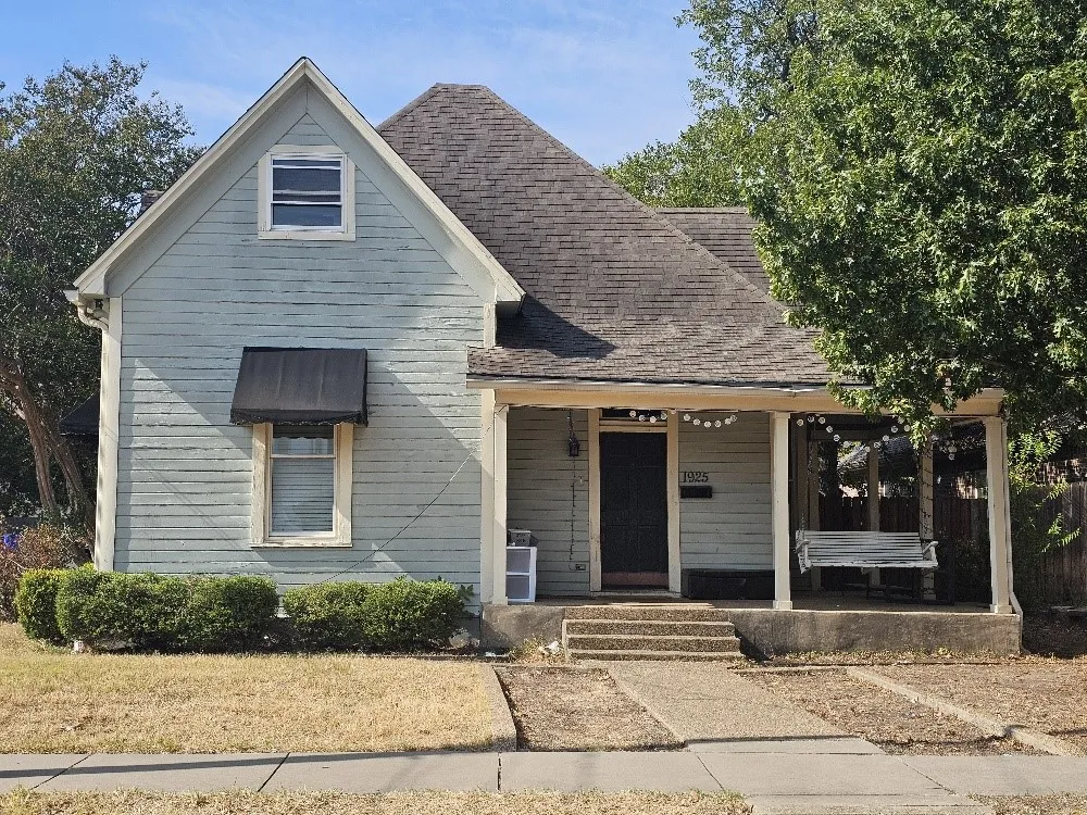 Single Family Residence For Sale in Mc Lennan County , 1925 S 10th Street, Waco, Texas 76706, 5 Bedroom, 4 Bathroom, Garage spaces, 2,498 Sqft, built in 1930, mls#21395532, Real Estate Agent in Waco, Homes For Sale in Mc Lennan county, Homes For Sale in Waco, Realtor in Waco Texas, Real Estate Brokerage Independent Realty Texas, Luminita Cordes Realtor
