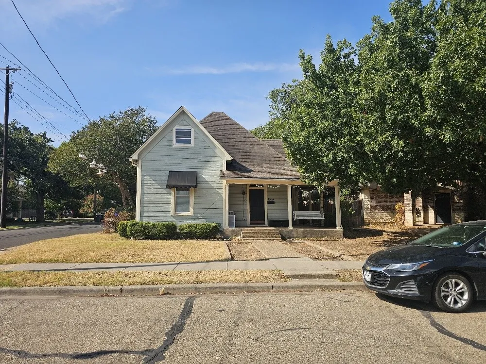 Single Family Residence For Sale in Mc Lennan County , 1925 S 10th Street, Waco, Texas 76706, 5 Bedroom, 4 Bathroom, Garage spaces, 2,498 Sqft, built in 1930, mls#21395532, Real Estate Agent in Waco, Homes For Sale in Mc Lennan county, Homes For Sale in Waco, Realtor in Waco Texas, Real Estate Brokerage Independent Realty Texas, Luminita Cordes Realtor