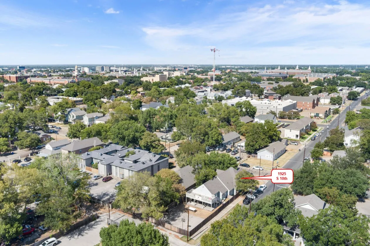 Single Family Residence For Sale in Mc Lennan County , 1925 S 10th Street, Waco, Texas 76706, 5 Bedroom, 4 Bathroom, Garage spaces, 2,498 Sqft, built in 1930, mls#21395532, Real Estate Agent in Waco, Homes For Sale in Mc Lennan county, Homes For Sale in Waco, Realtor in Waco Texas, Real Estate Brokerage Independent Realty Texas, Luminita Cordes Realtor