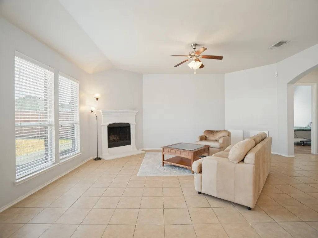 Single Family Residence For Sale in Denton County , 15012 Frisco Ranch Drive, Little Elm, Texas 75068, 3 Bedroom, 2 Bathroom, 2 Garage spaces, 1,668 Sqft, built in 2012, mls#21393074, Real Estate Agent in Little Elm, Homes For Sale in Denton county, Homes For Sale in Little Elm, Realtor in Little Elm Texas, Real Estate Brokerage Independent Realty Texas, Luminita Cordes Realtor