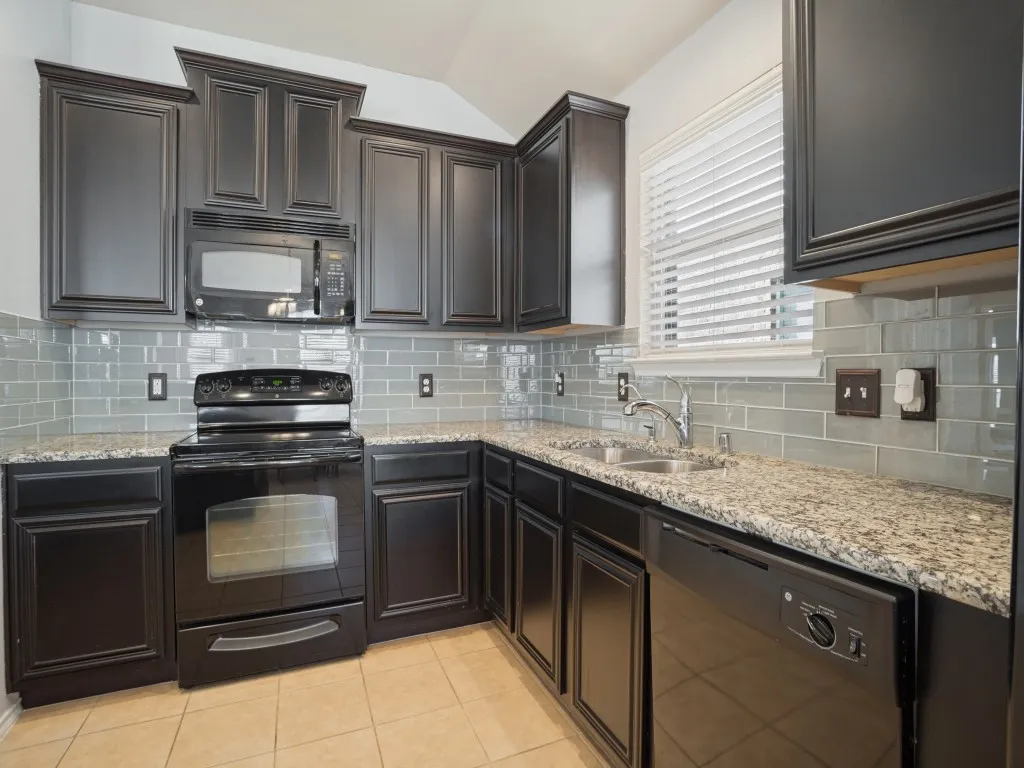 Single Family Residence For Sale in Denton County , 15012 Frisco Ranch Drive, Little Elm, Texas 75068, 3 Bedroom, 2 Bathroom, 2 Garage spaces, 1,668 Sqft, built in 2012, mls#21393074, Real Estate Agent in Little Elm, Homes For Sale in Denton county, Homes For Sale in Little Elm, Realtor in Little Elm Texas, Real Estate Brokerage Independent Realty Texas, Luminita Cordes Realtor