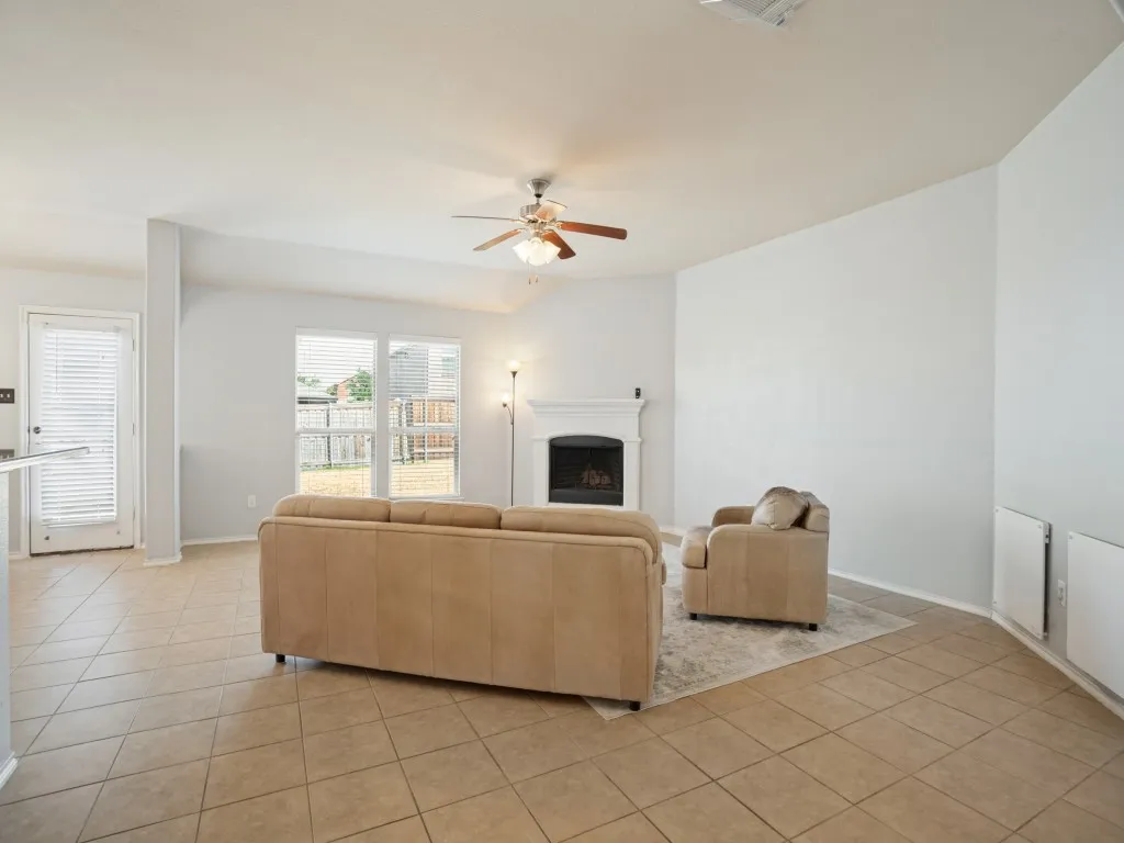 Single Family Residence For Sale in Denton County , 15012 Frisco Ranch Drive, Little Elm, Texas 75068, 3 Bedroom, 2 Bathroom, 2 Garage spaces, 1,668 Sqft, built in 2012, mls#21393074, Real Estate Agent in Little Elm, Homes For Sale in Denton county, Homes For Sale in Little Elm, Realtor in Little Elm Texas, Real Estate Brokerage Independent Realty Texas, Luminita Cordes Realtor