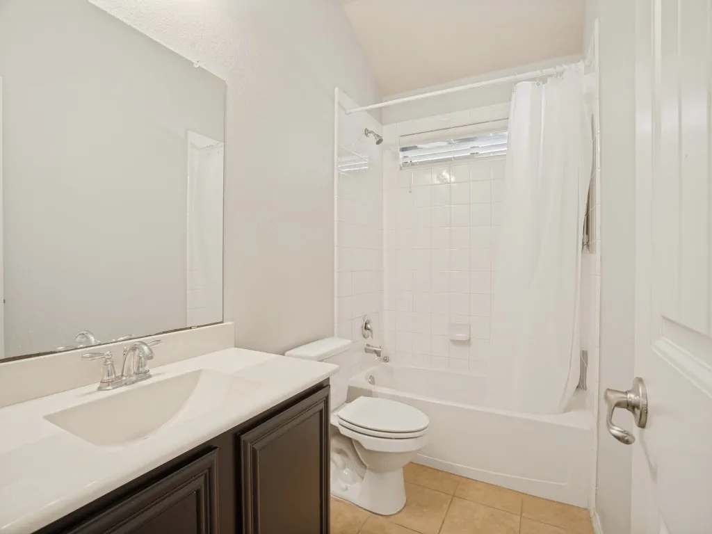 Single Family Residence For Sale in Denton County , 15012 Frisco Ranch Drive, Little Elm, Texas 75068, 3 Bedroom, 2 Bathroom, 2 Garage spaces, 1,668 Sqft, built in 2012, mls#21393074, Real Estate Agent in Little Elm, Homes For Sale in Denton county, Homes For Sale in Little Elm, Realtor in Little Elm Texas, Real Estate Brokerage Independent Realty Texas, Luminita Cordes Realtor