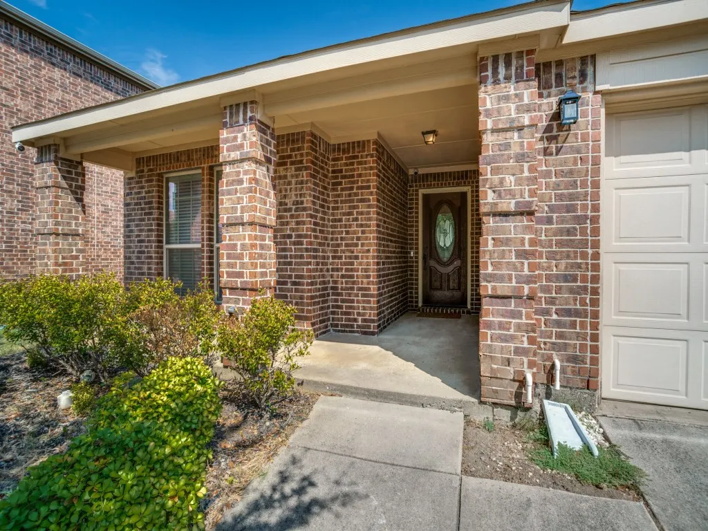 Single Family Residence For Sale in Denton County , 15012 Frisco Ranch Drive, Little Elm, Texas 75068, 3 Bedroom, 2 Bathroom, 2 Garage spaces, 1,668 Sqft, built in 2012, mls#21393074, Real Estate Agent in Little Elm, Homes For Sale in Denton county, Homes For Sale in Little Elm, Realtor in Little Elm Texas, Real Estate Brokerage Independent Realty Texas, Luminita Cordes Realtor