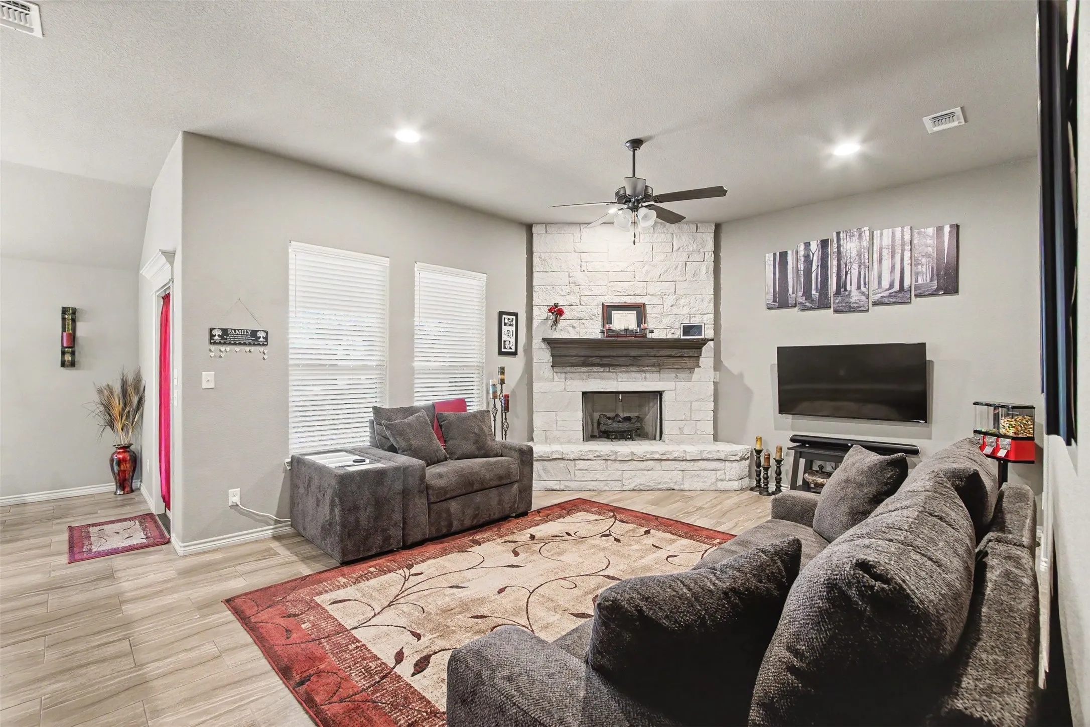 Single Family Residence For Sale in Hood County , 3907 Del Rio Court, Granbury, Texas 76049, 4 Bedroom, 2 Bathroom, 3 Garage spaces, 1,736 Sqft, built in 2018, mls#21395537, Real Estate Agent in Granbury, Homes For Sale in Hood county, Homes For Sale in Granbury, Realtor in Granbury Texas, Real Estate Brokerage Independent Realty Texas, Luminita Cordes Realtor