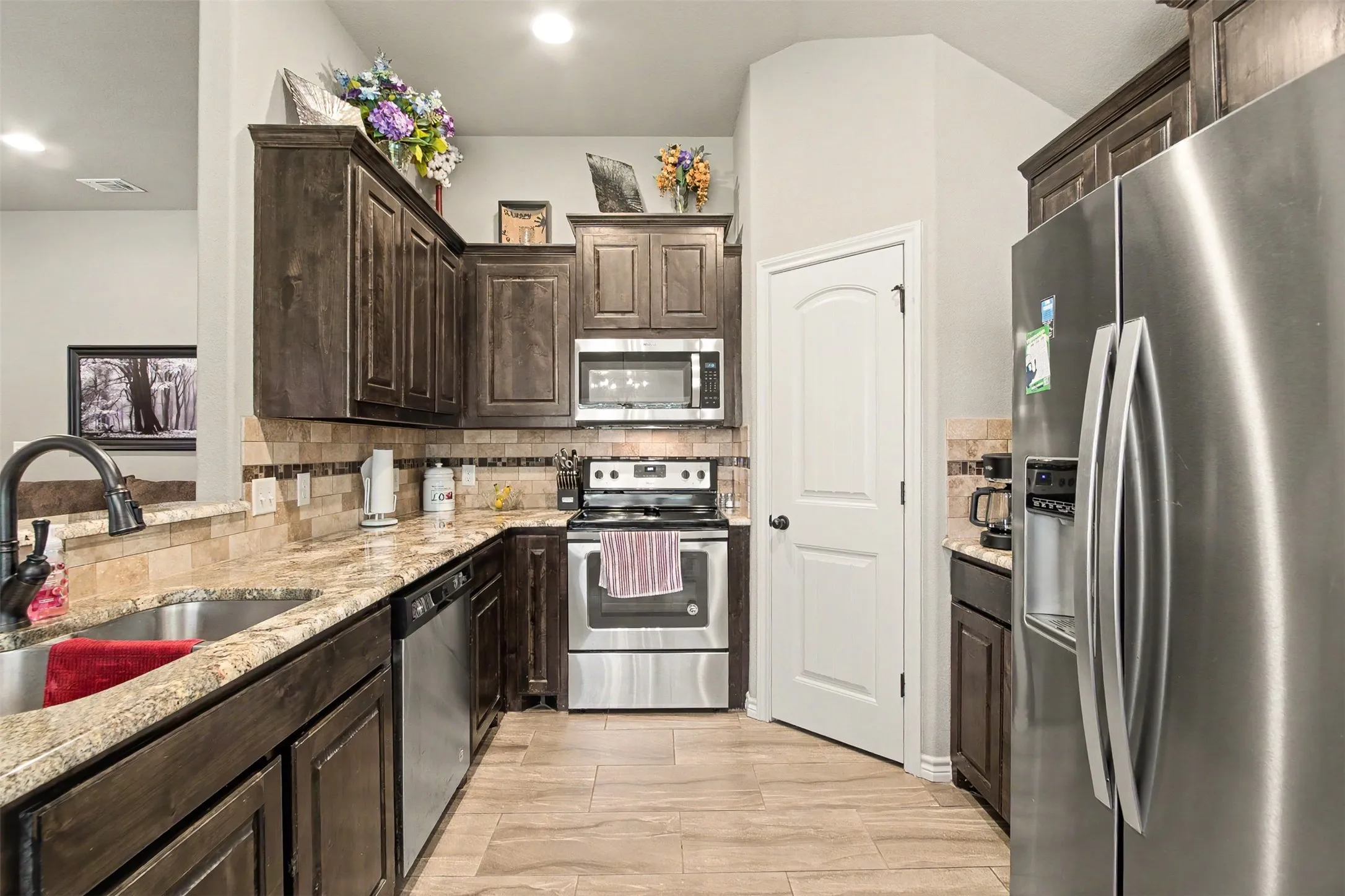 Single Family Residence For Sale in Hood County , 3907 Del Rio Court, Granbury, Texas 76049, 4 Bedroom, 2 Bathroom, 3 Garage spaces, 1,736 Sqft, built in 2018, mls#21395537, Real Estate Agent in Granbury, Homes For Sale in Hood county, Homes For Sale in Granbury, Realtor in Granbury Texas, Real Estate Brokerage Independent Realty Texas, Luminita Cordes Realtor