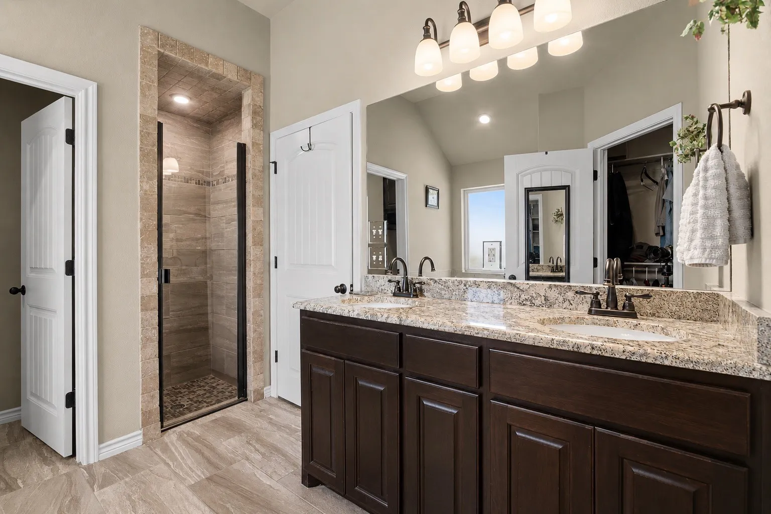 Single Family Residence For Sale in Hood County , 3907 Del Rio Court, Granbury, Texas 76049, 4 Bedroom, 2 Bathroom, 3 Garage spaces, 1,736 Sqft, built in 2018, mls#21395537, Real Estate Agent in Granbury, Homes For Sale in Hood county, Homes For Sale in Granbury, Realtor in Granbury Texas, Real Estate Brokerage Independent Realty Texas, Luminita Cordes Realtor