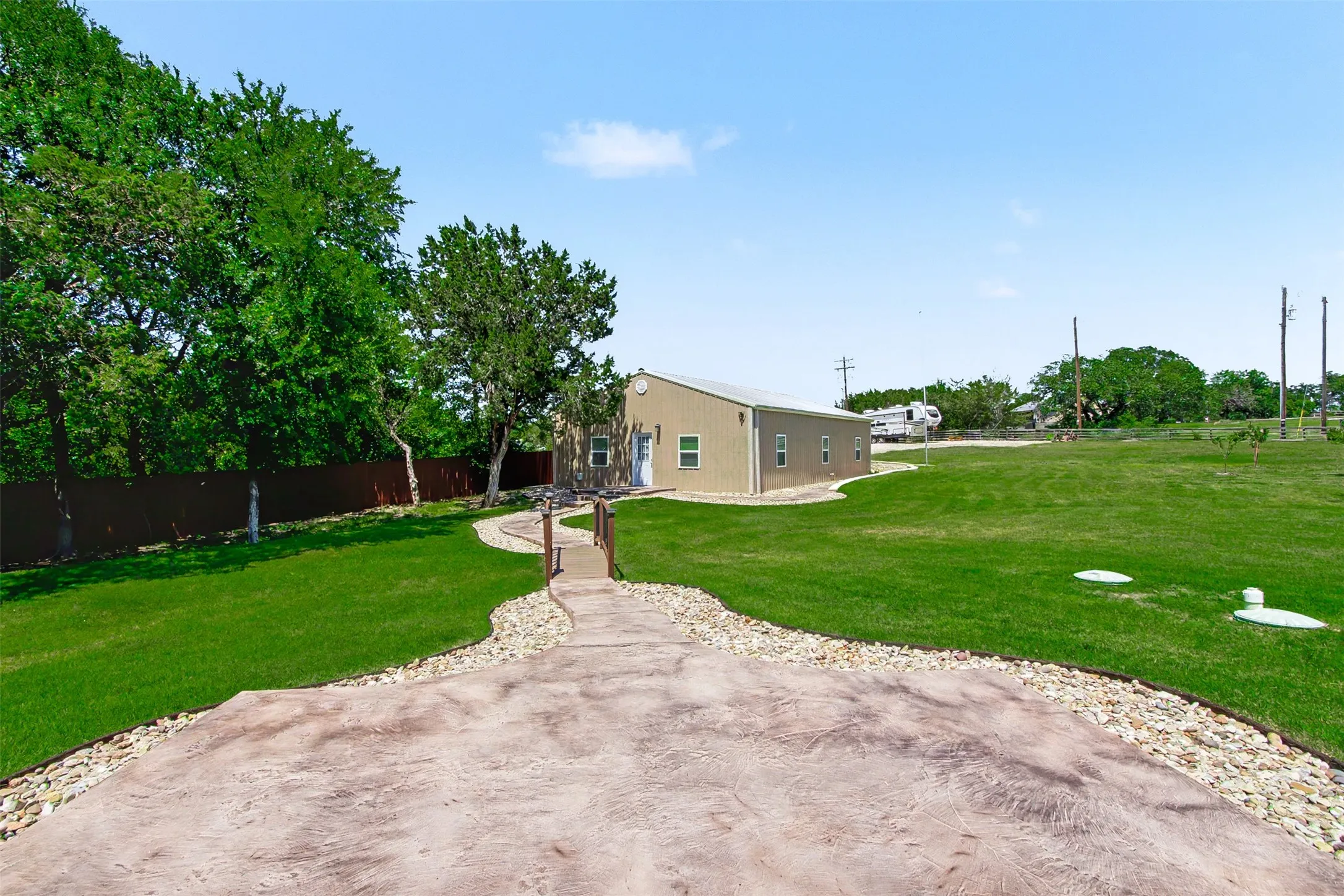 Single Family Residence For Sale in Hood County , 3907 Del Rio Court, Granbury, Texas 76049, 4 Bedroom, 2 Bathroom, 3 Garage spaces, 1,736 Sqft, built in 2018, mls#21395537, Real Estate Agent in Granbury, Homes For Sale in Hood county, Homes For Sale in Granbury, Realtor in Granbury Texas, Real Estate Brokerage Independent Realty Texas, Luminita Cordes Realtor