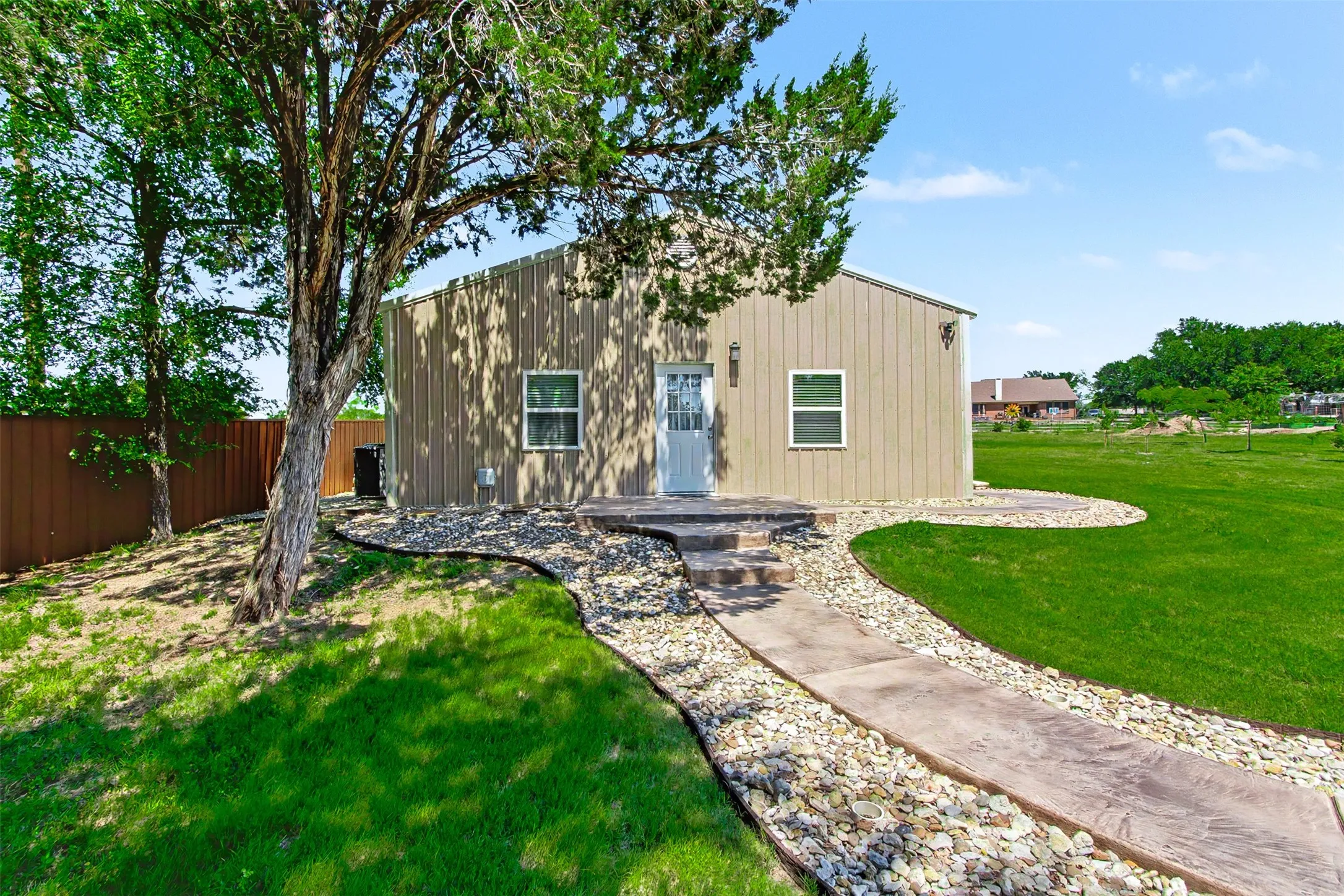 Single Family Residence For Sale in Hood County , 3907 Del Rio Court, Granbury, Texas 76049, 4 Bedroom, 2 Bathroom, 3 Garage spaces, 1,736 Sqft, built in 2018, mls#21395537, Real Estate Agent in Granbury, Homes For Sale in Hood county, Homes For Sale in Granbury, Realtor in Granbury Texas, Real Estate Brokerage Independent Realty Texas, Luminita Cordes Realtor