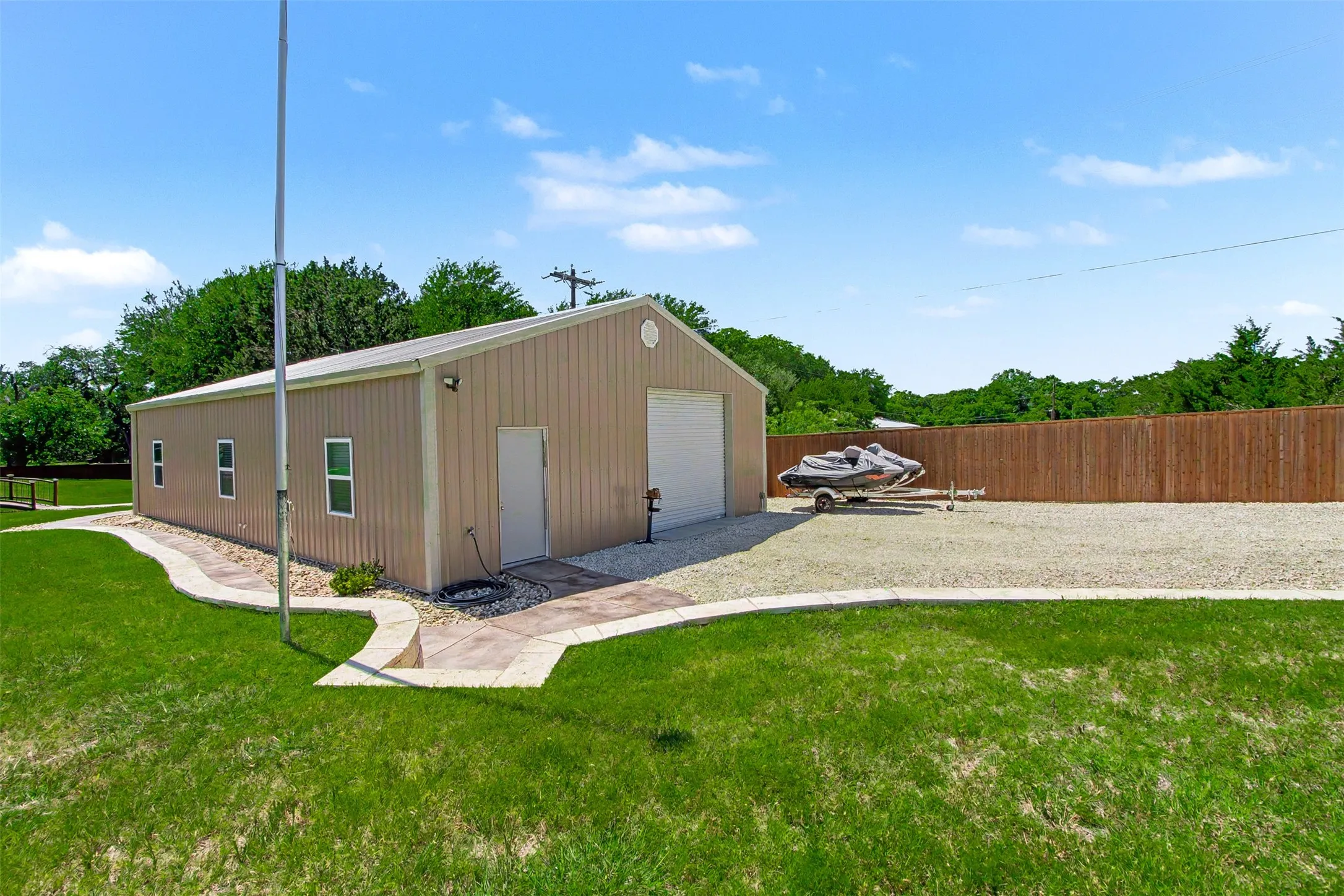 Single Family Residence For Sale in Hood County , 3907 Del Rio Court, Granbury, Texas 76049, 4 Bedroom, 2 Bathroom, 3 Garage spaces, 1,736 Sqft, built in 2018, mls#21395537, Real Estate Agent in Granbury, Homes For Sale in Hood county, Homes For Sale in Granbury, Realtor in Granbury Texas, Real Estate Brokerage Independent Realty Texas, Luminita Cordes Realtor
