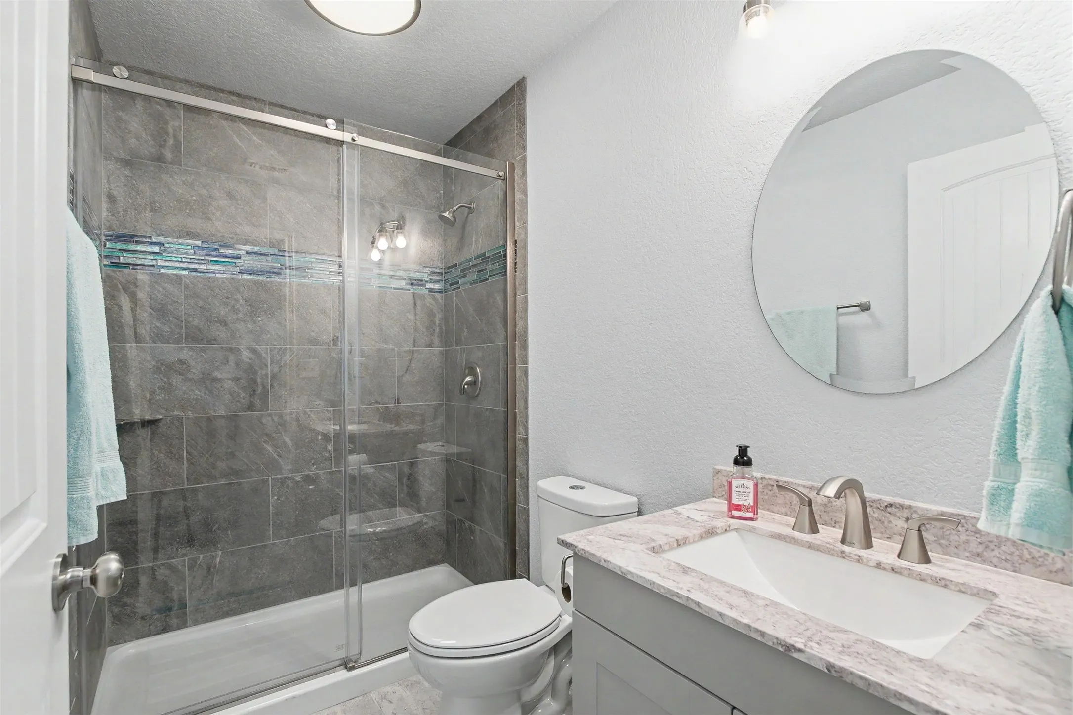 Single Family Residence For Sale in Hood County , 3907 Del Rio Court, Granbury, Texas 76049, 4 Bedroom, 2 Bathroom, 3 Garage spaces, 1,736 Sqft, built in 2018, mls#21395537, Real Estate Agent in Granbury, Homes For Sale in Hood county, Homes For Sale in Granbury, Realtor in Granbury Texas, Real Estate Brokerage Independent Realty Texas, Luminita Cordes Realtor