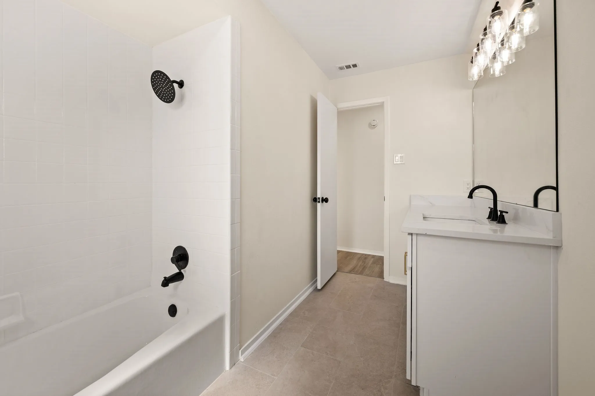 Single Family Residence For Sale in Tarrant County , 1705 S Timber Court, Benbrook, Texas 76126, 3 Bedroom, 2 Bathroom, 2 Garage spaces, 1,436 Sqft, built in 1977, mls#21395447, Real Estate Agent in Benbrook, Homes For Sale in Tarrant county, Homes For Sale in Benbrook, Realtor in Benbrook Texas, Real Estate Brokerage Independent Realty Texas, Luminita Cordes Realtor