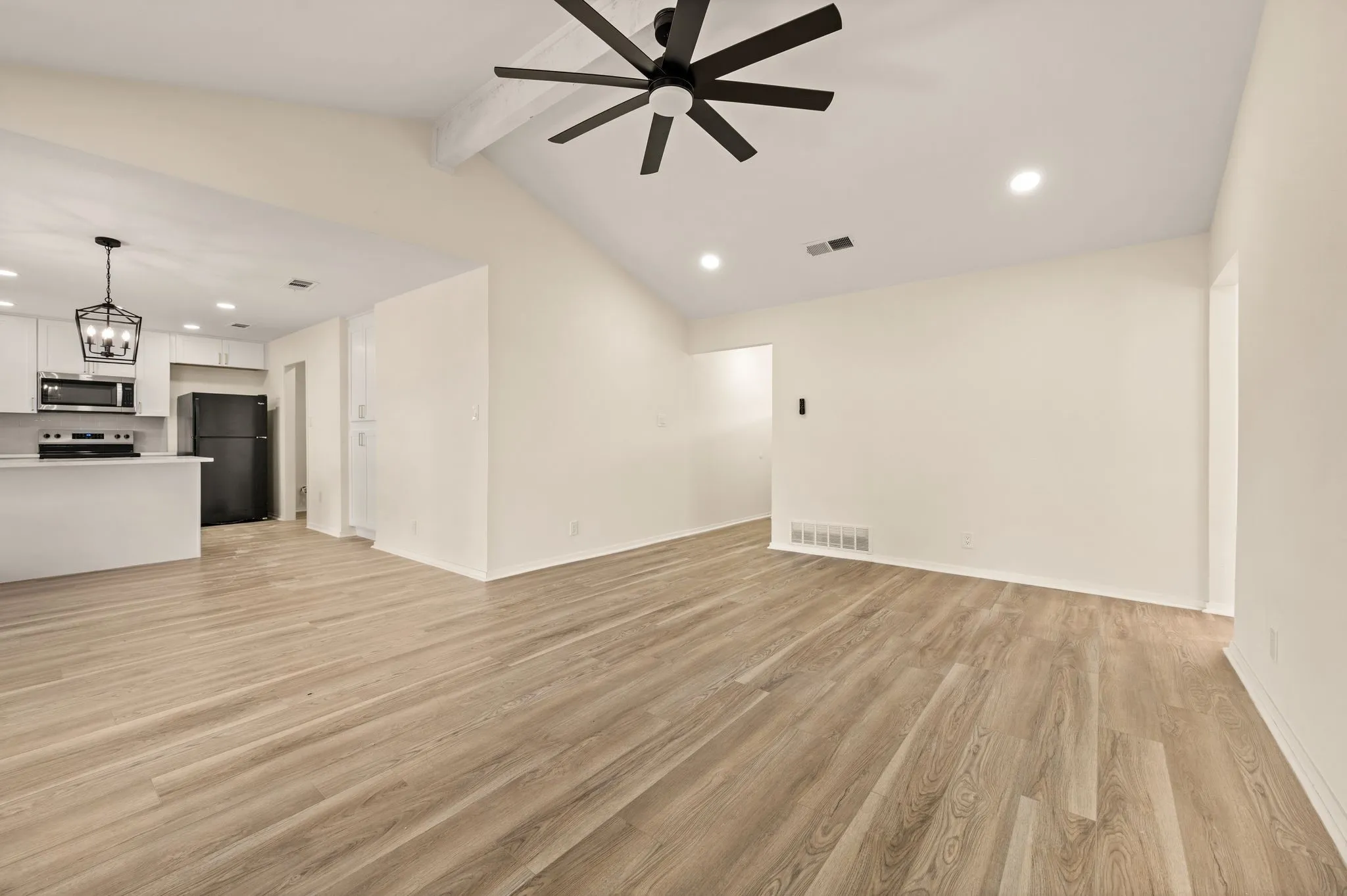 Single Family Residence For Sale in Tarrant County , 1705 S Timber Court, Benbrook, Texas 76126, 3 Bedroom, 2 Bathroom, 2 Garage spaces, 1,436 Sqft, built in 1977, mls#21395447, Real Estate Agent in Benbrook, Homes For Sale in Tarrant county, Homes For Sale in Benbrook, Realtor in Benbrook Texas, Real Estate Brokerage Independent Realty Texas, Luminita Cordes Realtor