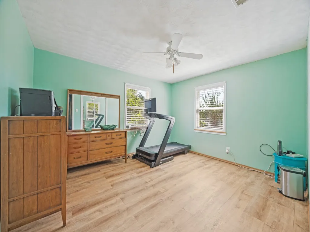 Single Family Residence For Sale in Grayson County , 87 Micajah Davis Lane, Denison, Texas 75020, 3 Bedroom, 2 Bathroom, 2 Garage spaces, 2,107 Sqft, built in 1962, mls#21395514, Real Estate Agent in Denison, Homes For Sale in Grayson county, Homes For Sale in Denison, Realtor in Denison Texas, Real Estate Brokerage Independent Realty Texas, Luminita Cordes Realtor