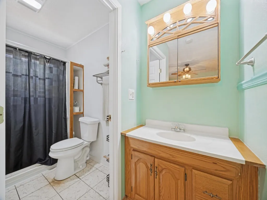 Single Family Residence For Sale in Grayson County , 87 Micajah Davis Lane, Denison, Texas 75020, 3 Bedroom, 2 Bathroom, 2 Garage spaces, 2,107 Sqft, built in 1962, mls#21395514, Real Estate Agent in Denison, Homes For Sale in Grayson county, Homes For Sale in Denison, Realtor in Denison Texas, Real Estate Brokerage Independent Realty Texas, Luminita Cordes Realtor