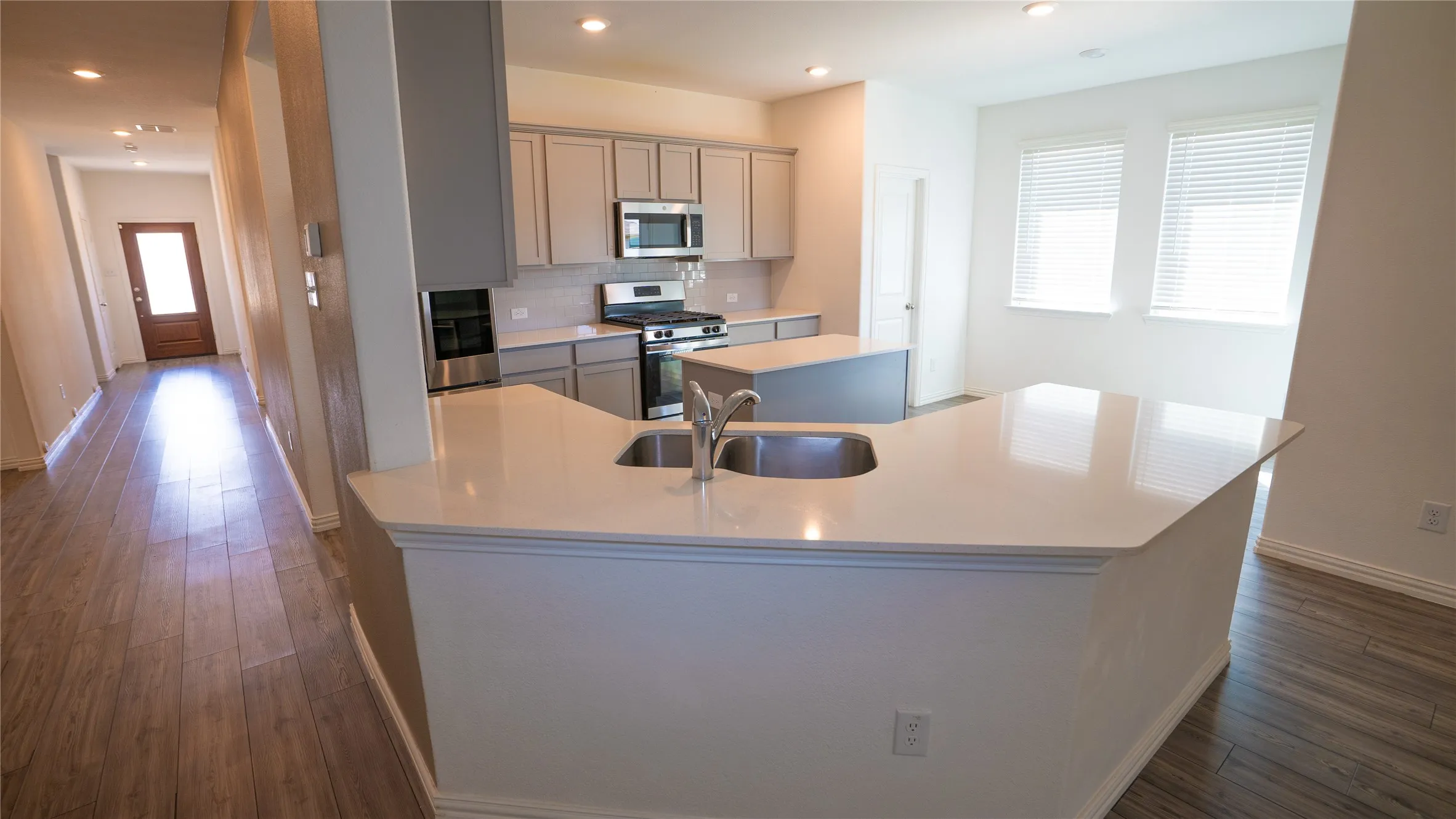 Single Family Residence For Sale in Collin County , 7109 Dandelion Road, Mc Kinney, Texas 75071, 4 Bedroom, 2 Bathroom, 2 Garage spaces, 1,990 Sqft, built in 2021, mls#21391280, Real Estate Agent in Mc Kinney, Homes For Sale in Collin county, Homes For Sale in Mc Kinney, Realtor in Mc Kinney Texas, Real Estate Brokerage Independent Realty Texas, Luminita Cordes Realtor