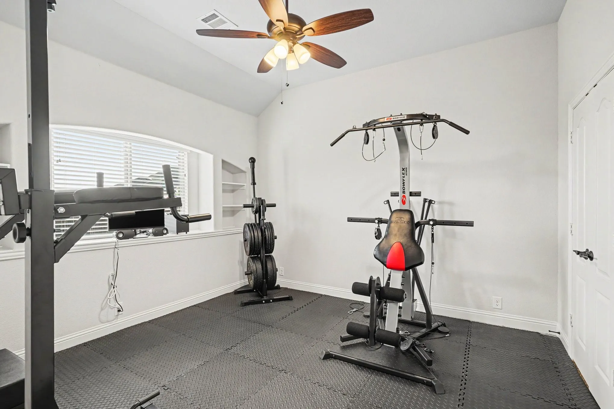 Single Family Residence For Sale in Tarrant County , 10628 Kettlewood Drive, Fort Worth, Texas 76036, 4 Bedroom, 4 Bathroom, 3 Garage spaces, 3,489 Sqft, built in 2022, mls#21392919, Real Estate Agent in Fort Worth, Homes For Sale in Tarrant county, Homes For Sale in Fort Worth, Realtor in Fort Worth Texas, Real Estate Brokerage Independent Realty Texas, Luminita Cordes Realtor