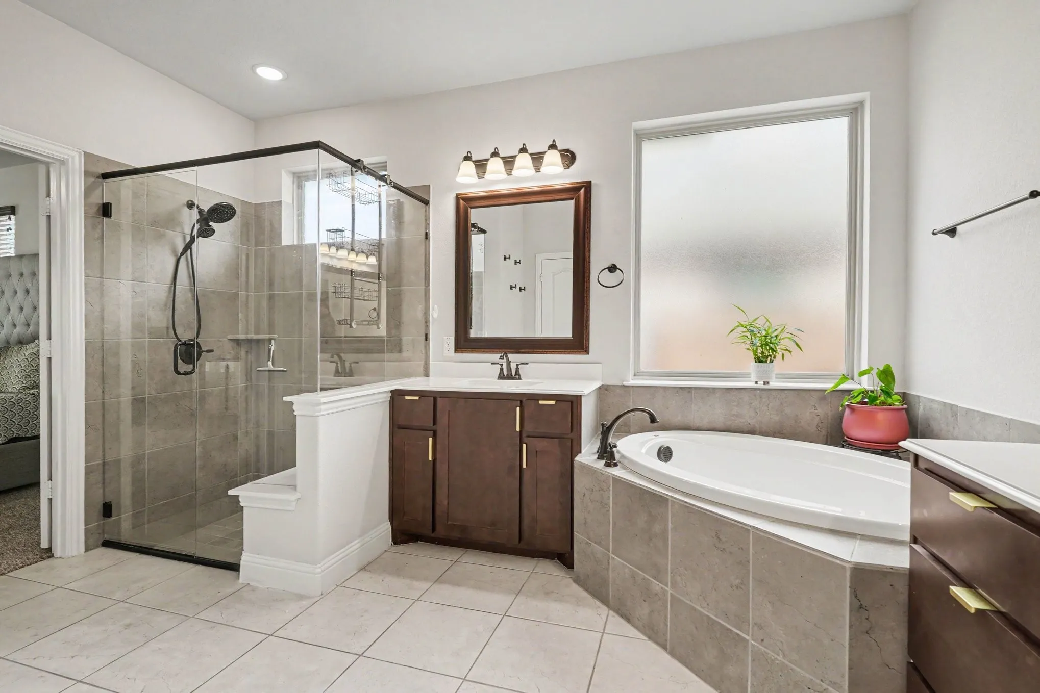 Single Family Residence For Sale in Tarrant County , 10628 Kettlewood Drive, Fort Worth, Texas 76036, 4 Bedroom, 4 Bathroom, 3 Garage spaces, 3,489 Sqft, built in 2022, mls#21392919, Real Estate Agent in Fort Worth, Homes For Sale in Tarrant county, Homes For Sale in Fort Worth, Realtor in Fort Worth Texas, Real Estate Brokerage Independent Realty Texas, Luminita Cordes Realtor