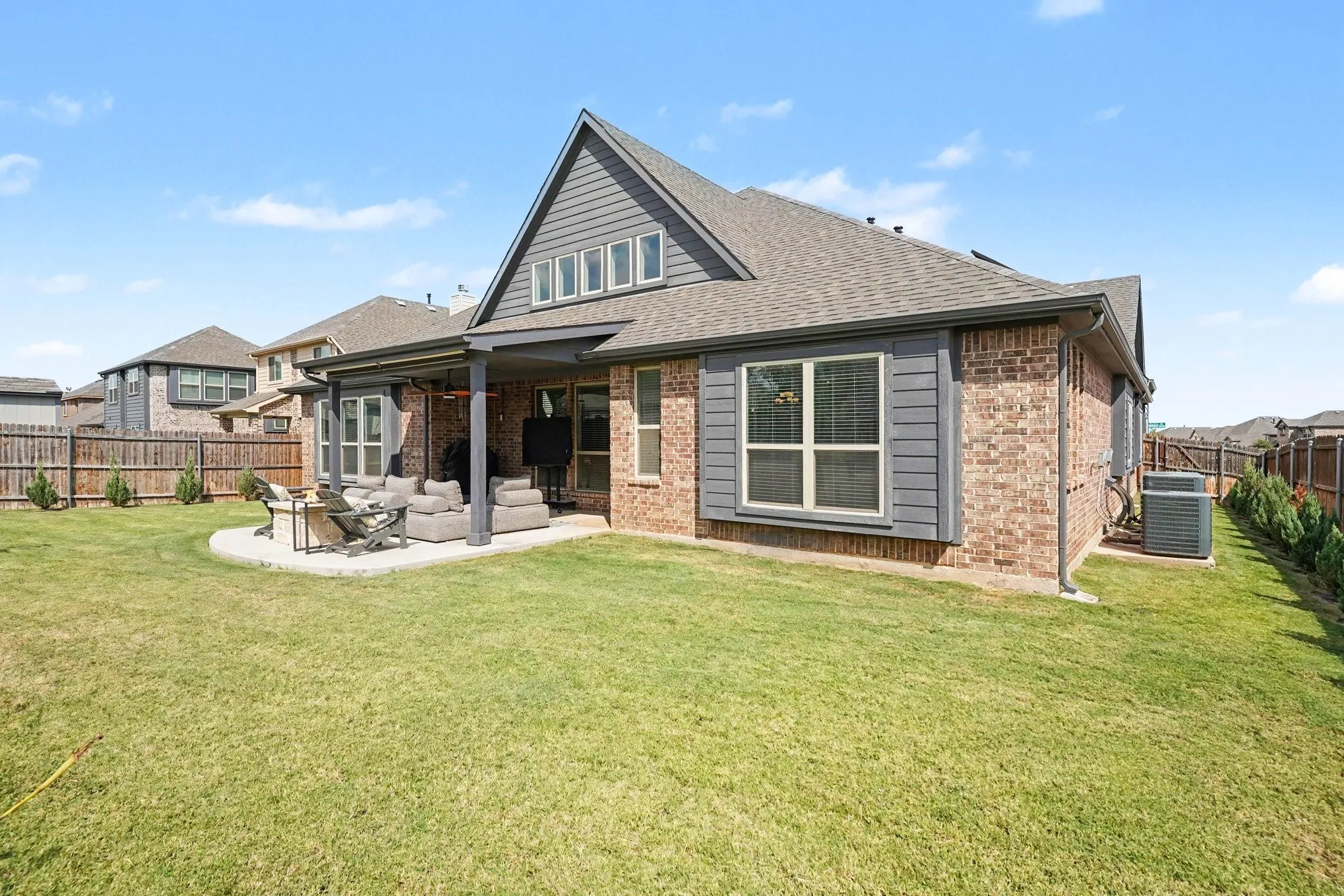 Single Family Residence For Sale in Tarrant County , 10628 Kettlewood Drive, Fort Worth, Texas 76036, 4 Bedroom, 4 Bathroom, 3 Garage spaces, 3,489 Sqft, built in 2022, mls#21392919, Real Estate Agent in Fort Worth, Homes For Sale in Tarrant county, Homes For Sale in Fort Worth, Realtor in Fort Worth Texas, Real Estate Brokerage Independent Realty Texas, Luminita Cordes Realtor