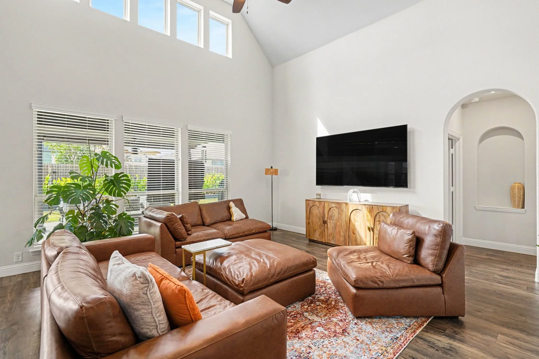 Single Family Residence For Sale in Tarrant County , 10628 Kettlewood Drive, Fort Worth, Texas 76036, 4 Bedroom, 4 Bathroom, 3 Garage spaces, 3,489 Sqft, built in 2022, mls#21392919, Real Estate Agent in Fort Worth, Homes For Sale in Tarrant county, Homes For Sale in Fort Worth, Realtor in Fort Worth Texas, Real Estate Brokerage Independent Realty Texas, Luminita Cordes Realtor