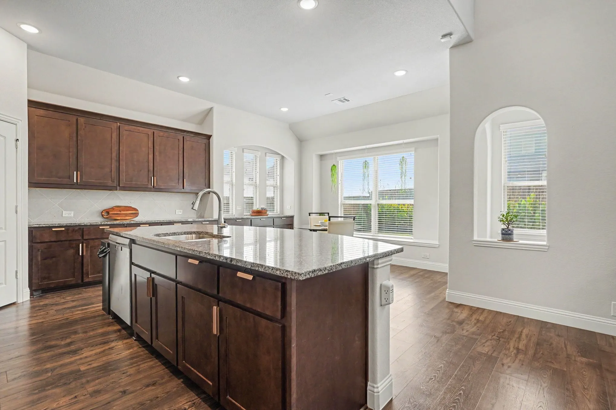 Single Family Residence For Sale in Tarrant County , 10628 Kettlewood Drive, Fort Worth, Texas 76036, 4 Bedroom, 4 Bathroom, 3 Garage spaces, 3,489 Sqft, built in 2022, mls#21392919, Real Estate Agent in Fort Worth, Homes For Sale in Tarrant county, Homes For Sale in Fort Worth, Realtor in Fort Worth Texas, Real Estate Brokerage Independent Realty Texas, Luminita Cordes Realtor