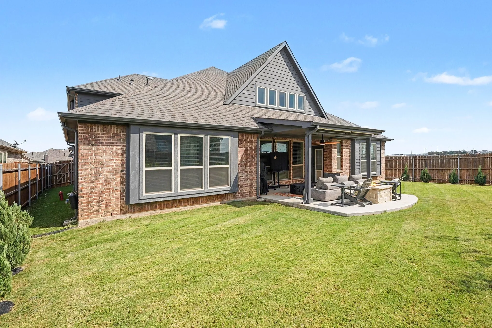 Single Family Residence For Sale in Tarrant County , 10628 Kettlewood Drive, Fort Worth, Texas 76036, 4 Bedroom, 4 Bathroom, 3 Garage spaces, 3,489 Sqft, built in 2022, mls#21392919, Real Estate Agent in Fort Worth, Homes For Sale in Tarrant county, Homes For Sale in Fort Worth, Realtor in Fort Worth Texas, Real Estate Brokerage Independent Realty Texas, Luminita Cordes Realtor