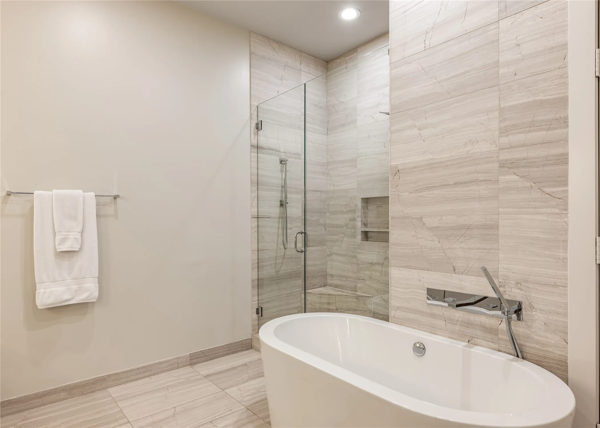 Condominium For Sale in Dallas County , 5656 N Central Expressway 103, Dallas, Texas 75206, 2 Bedroom, 3 Bathroom, 2 Garage spaces, 2,364 Sqft, built in 2005, mls#21395039, Real Estate Agent in Dallas, Homes For Sale in Dallas county, Homes For Sale in Dallas, Realtor in Dallas Texas, Real Estate Brokerage Independent Realty Texas, Luminita Cordes Realtor
