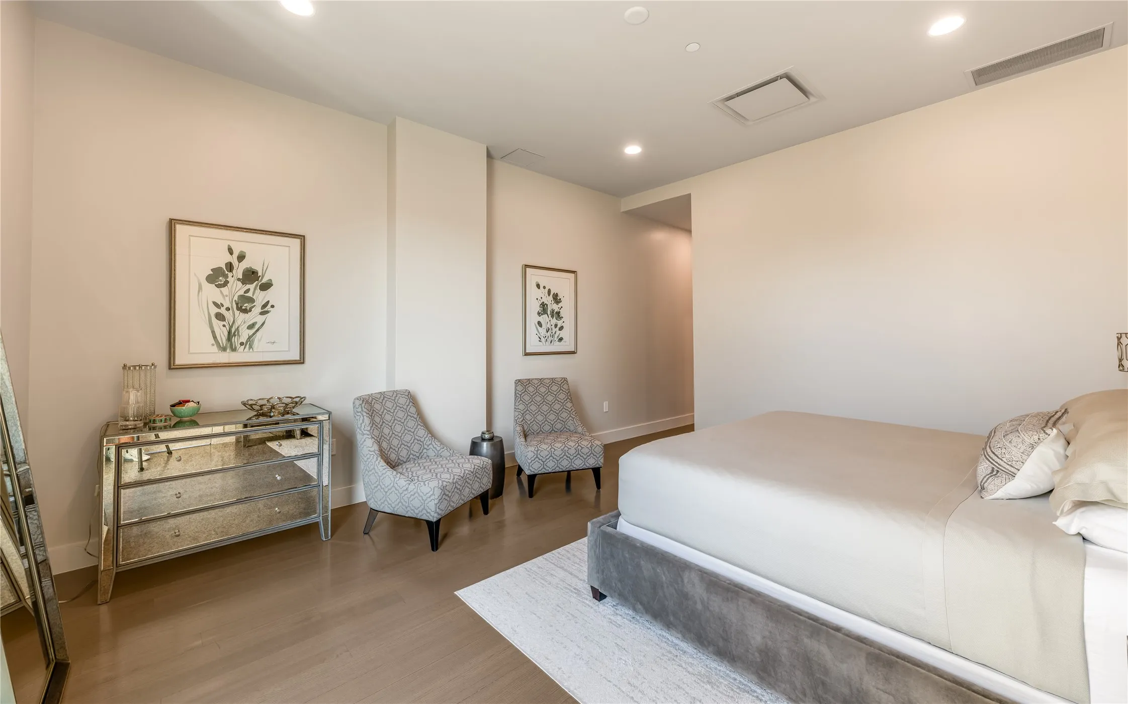 Condominium For Sale in Dallas County , 5656 N Central Expressway 103, Dallas, Texas 75206, 2 Bedroom, 3 Bathroom, 2 Garage spaces, 2,364 Sqft, built in 2005, mls#21395039, Real Estate Agent in Dallas, Homes For Sale in Dallas county, Homes For Sale in Dallas, Realtor in Dallas Texas, Real Estate Brokerage Independent Realty Texas, Luminita Cordes Realtor