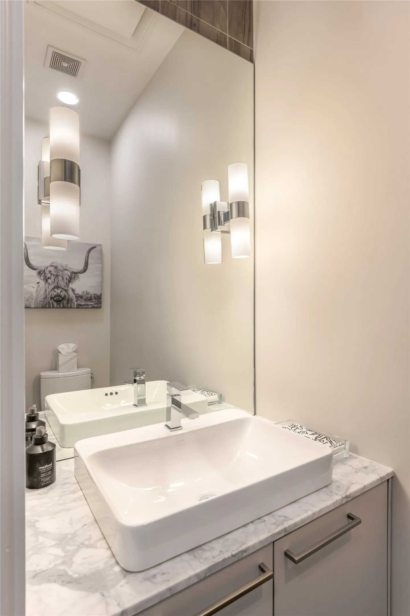 Condominium For Sale in Dallas County , 5656 N Central Expressway 103, Dallas, Texas 75206, 2 Bedroom, 3 Bathroom, 2 Garage spaces, 2,364 Sqft, built in 2005, mls#21395039, Real Estate Agent in Dallas, Homes For Sale in Dallas county, Homes For Sale in Dallas, Realtor in Dallas Texas, Real Estate Brokerage Independent Realty Texas, Luminita Cordes Realtor