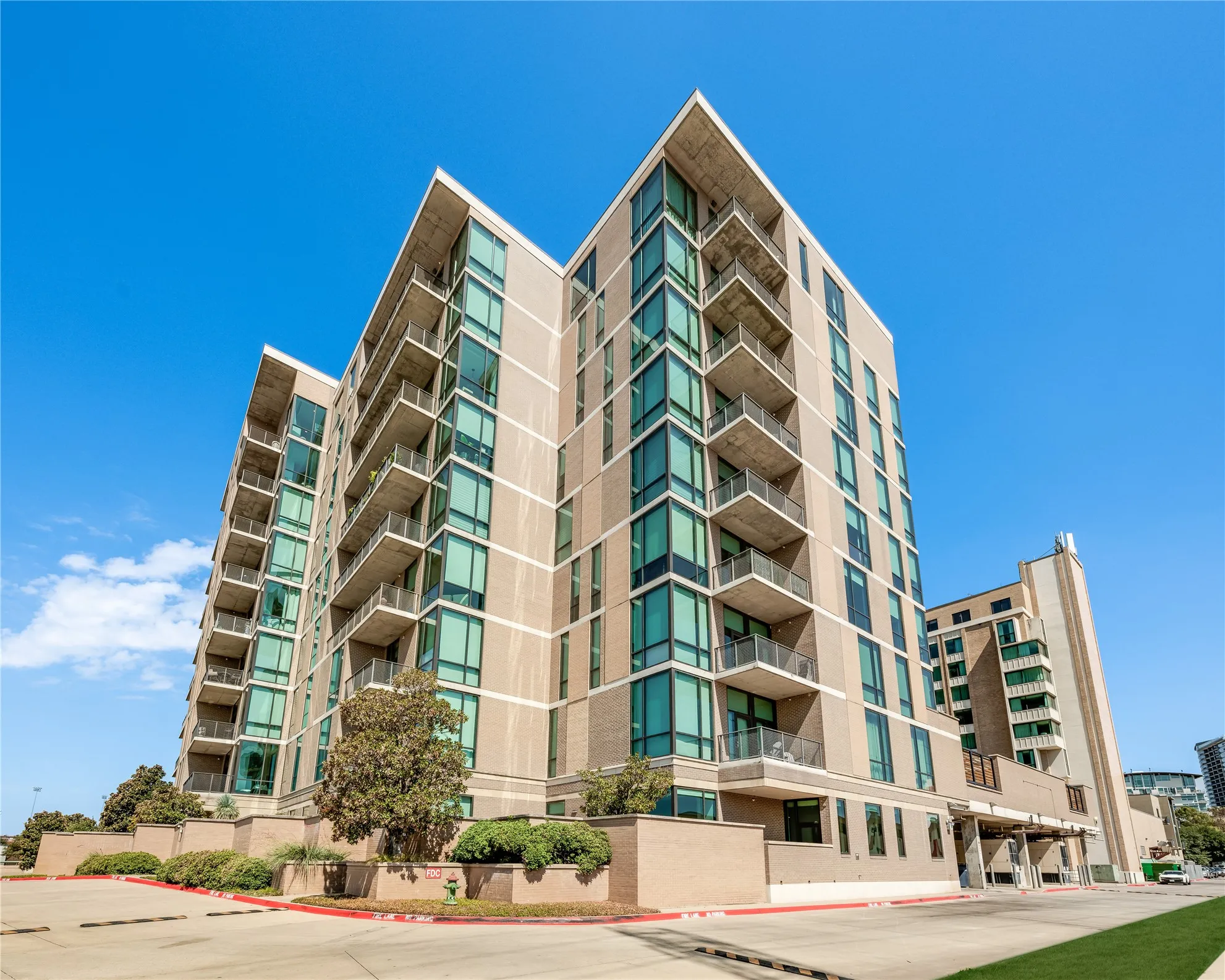 Condominium For Sale in Dallas County , 5656 N Central Expressway 103, Dallas, Texas 75206, 2 Bedroom, 3 Bathroom, 2 Garage spaces, 2,364 Sqft, built in 2005, mls#21395039, Real Estate Agent in Dallas, Homes For Sale in Dallas county, Homes For Sale in Dallas, Realtor in Dallas Texas, Real Estate Brokerage Independent Realty Texas, Luminita Cordes Realtor