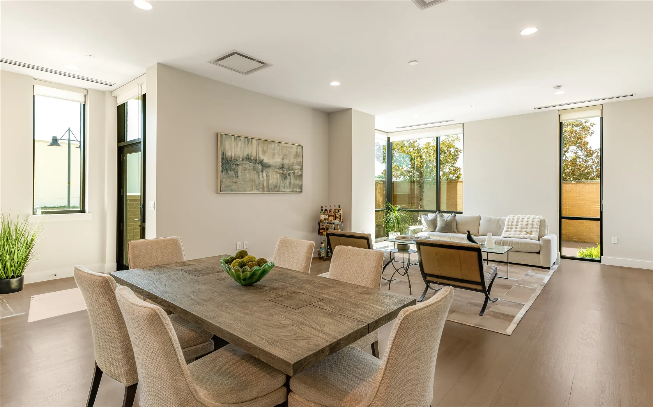 Condominium For Sale in Dallas County , 5656 N Central Expressway 103, Dallas, Texas 75206, 2 Bedroom, 3 Bathroom, 2 Garage spaces, 2,364 Sqft, built in 2005, mls#21395039, Real Estate Agent in Dallas, Homes For Sale in Dallas county, Homes For Sale in Dallas, Realtor in Dallas Texas, Real Estate Brokerage Independent Realty Texas, Luminita Cordes Realtor